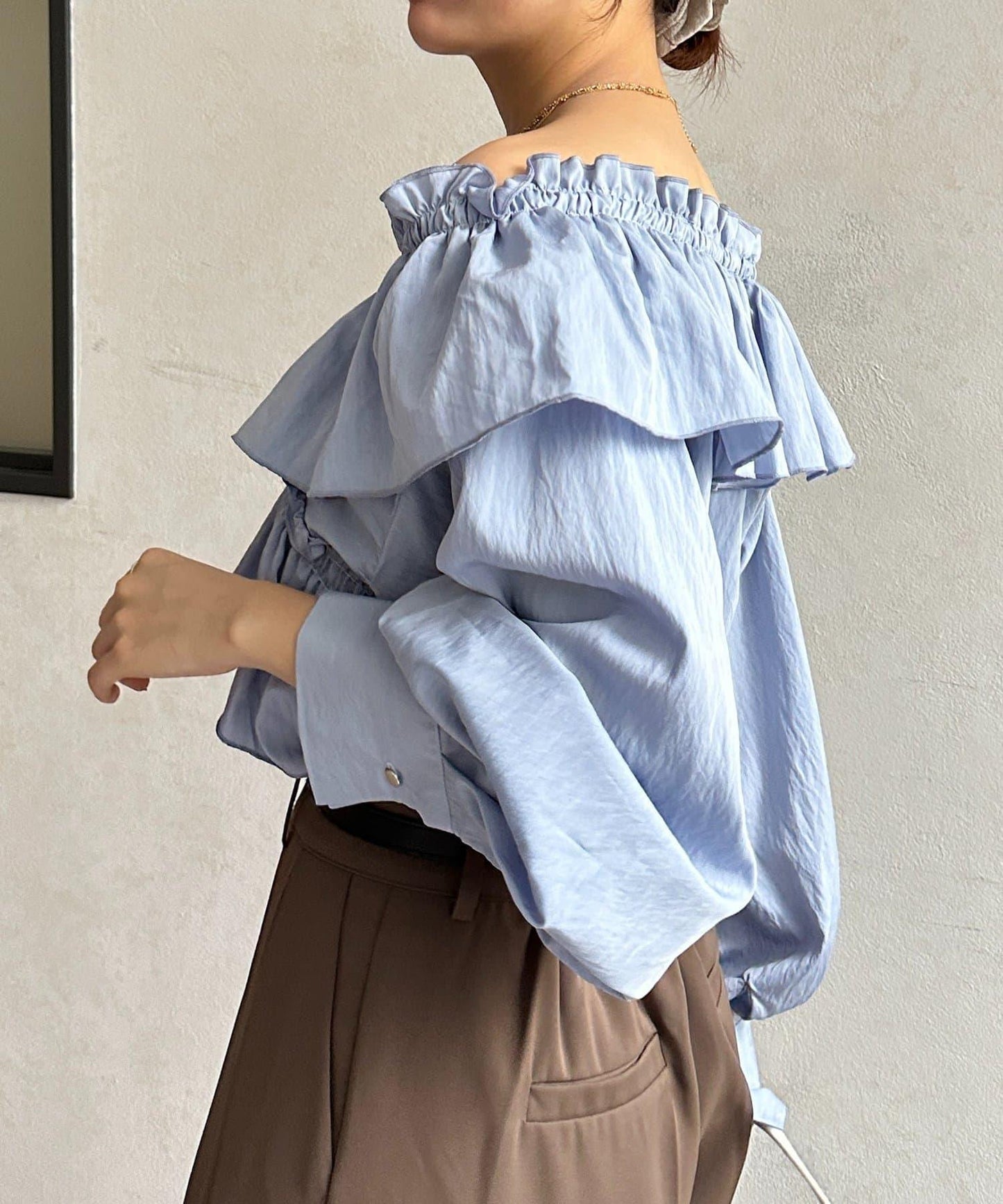 交叉荷葉邊設計 女襯衫