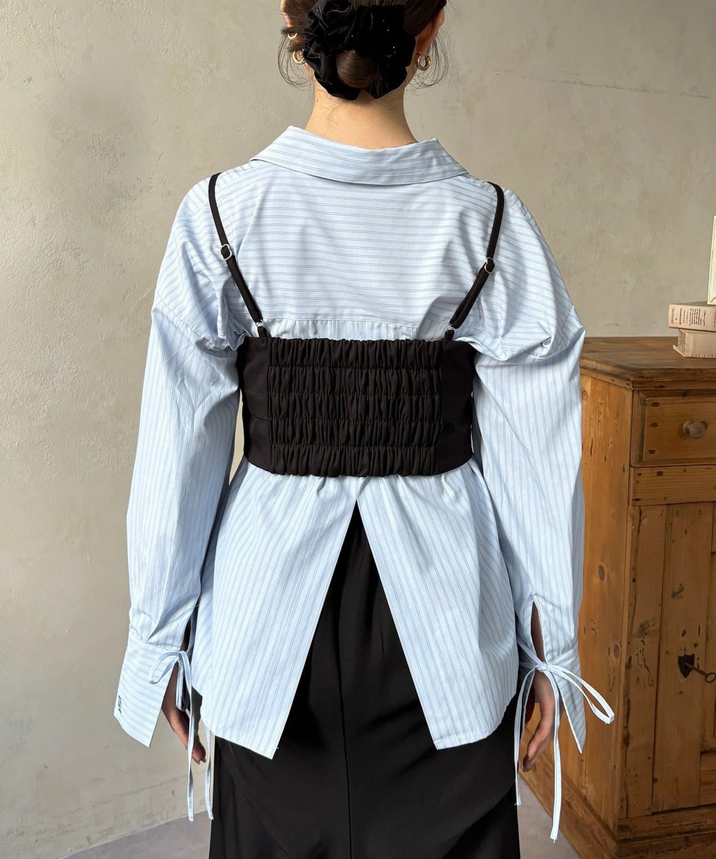 背心拼接袖部蝴蝶結襯衫