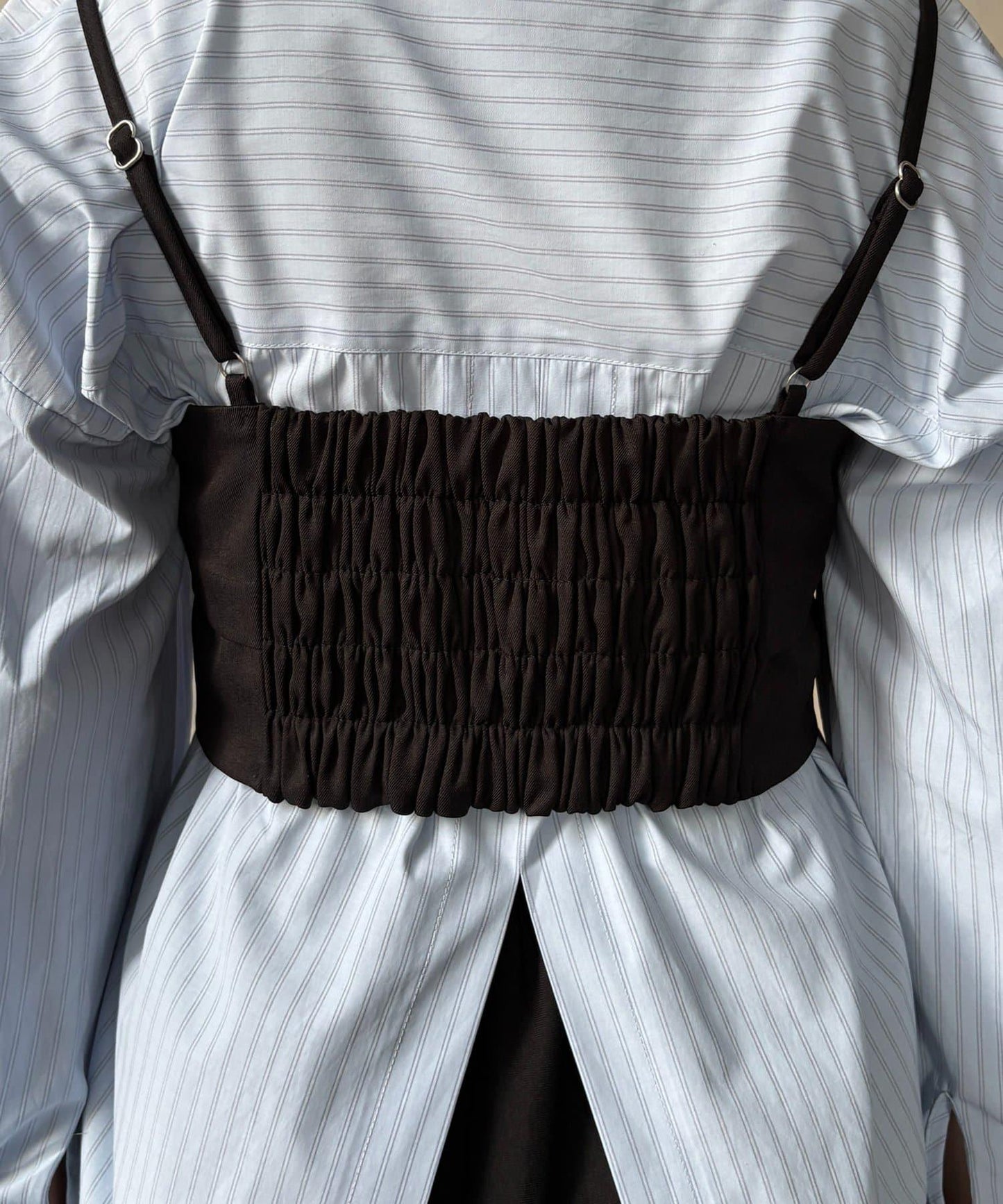 背心拼接袖部蝴蝶結襯衫