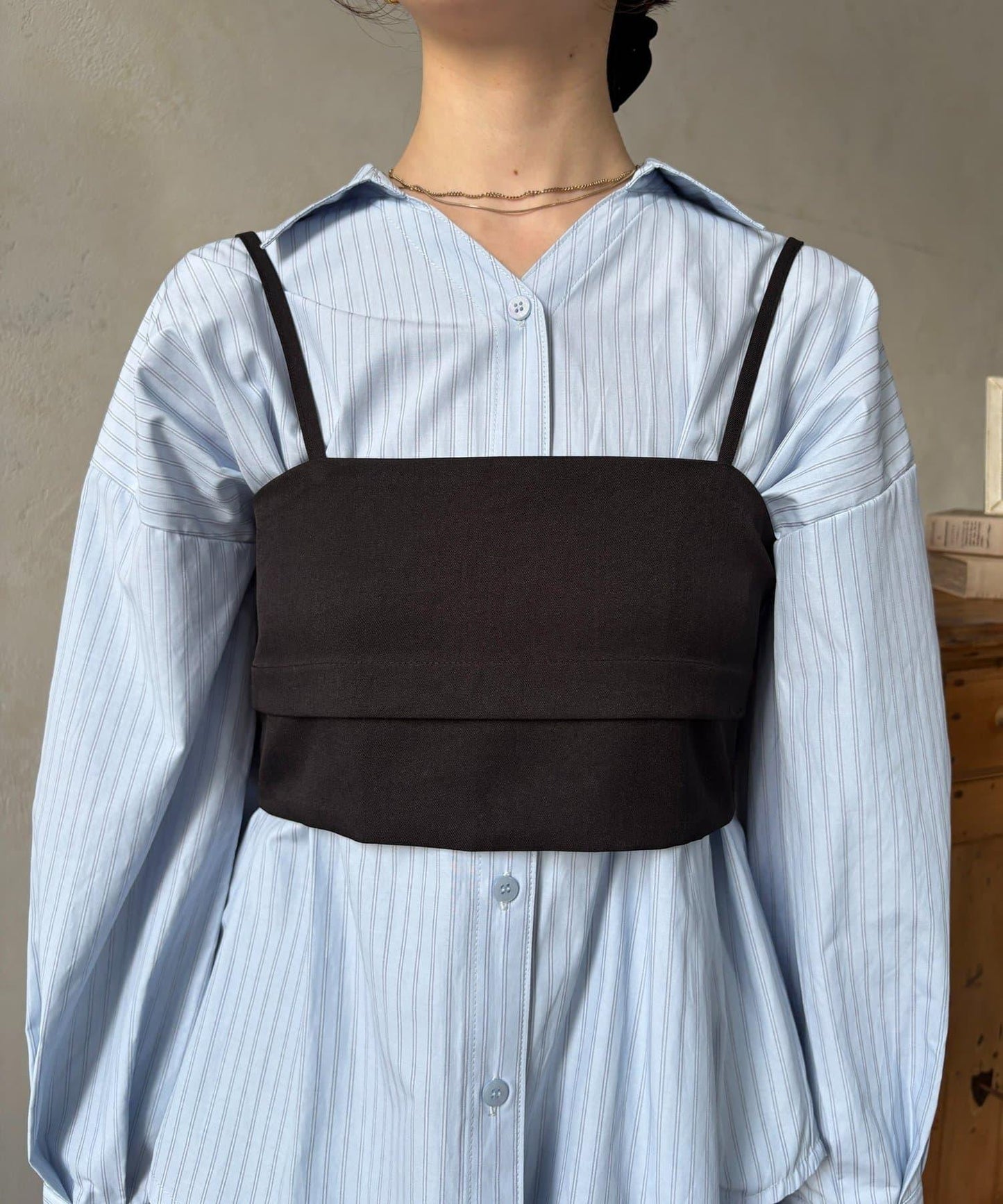 背心拼接袖部蝴蝶結襯衫