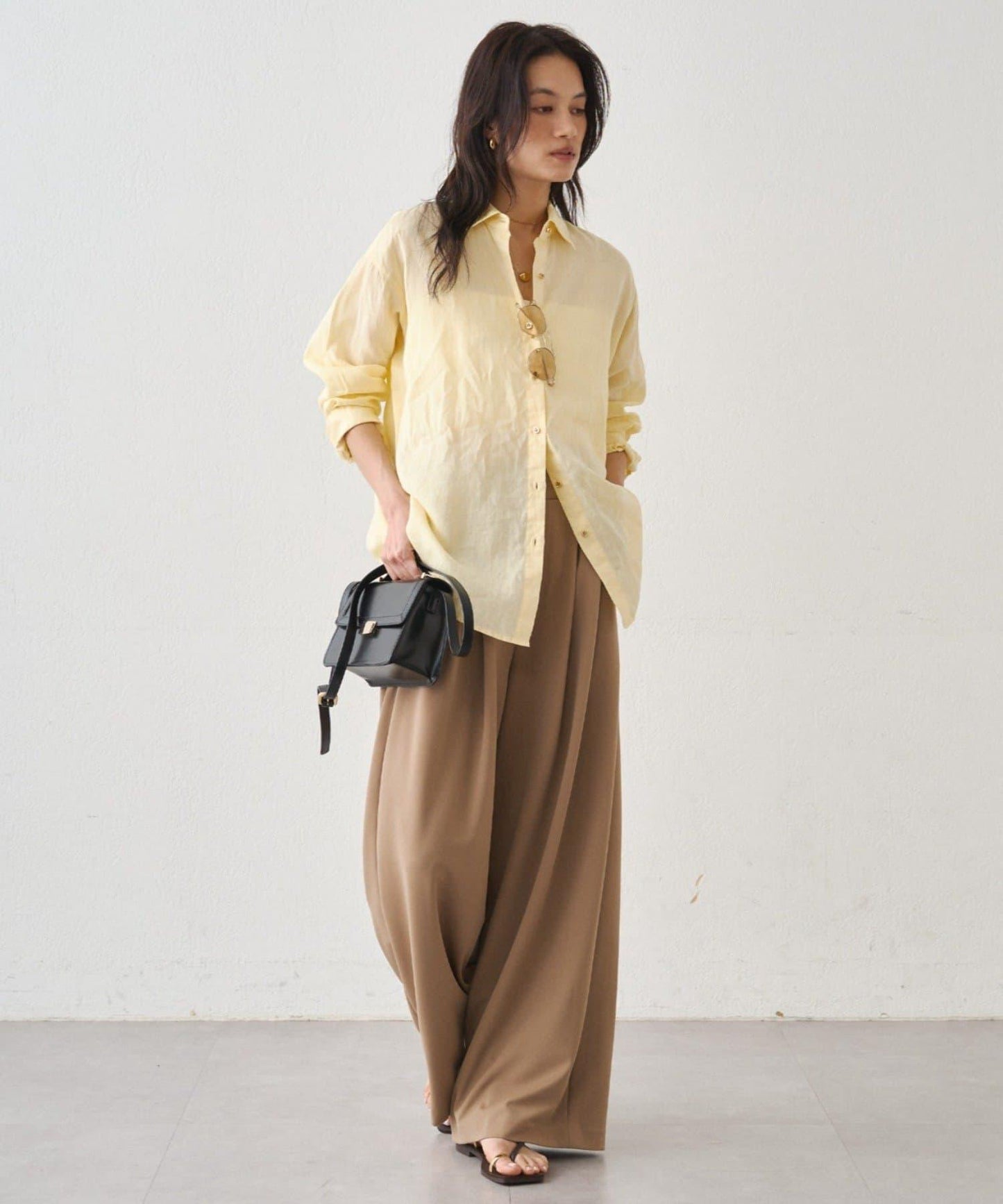 亞麻後繫帶設計襯衫