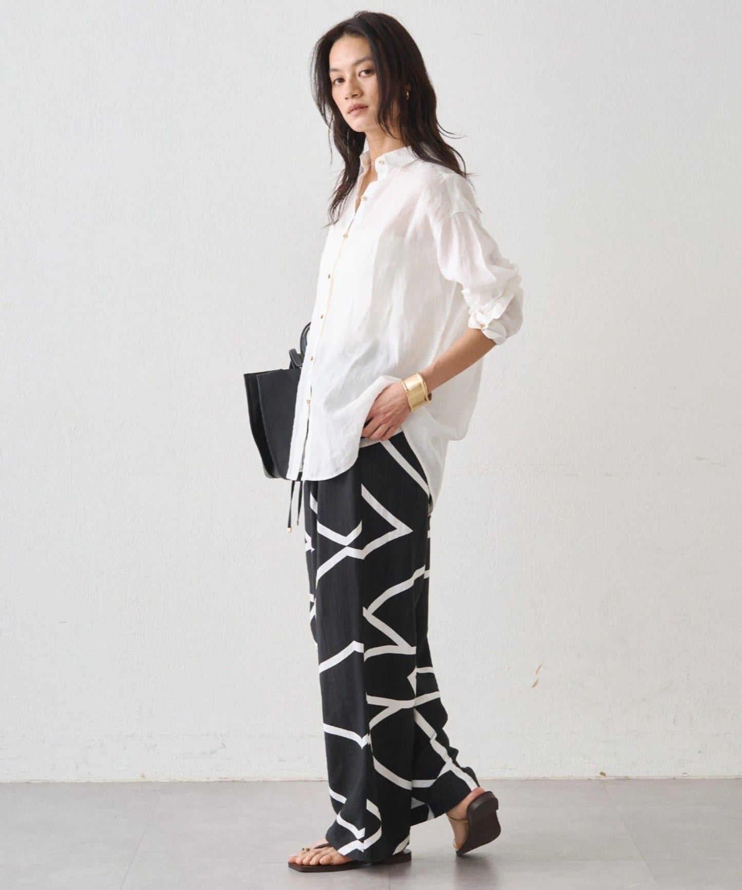 亞麻後繫帶設計襯衫