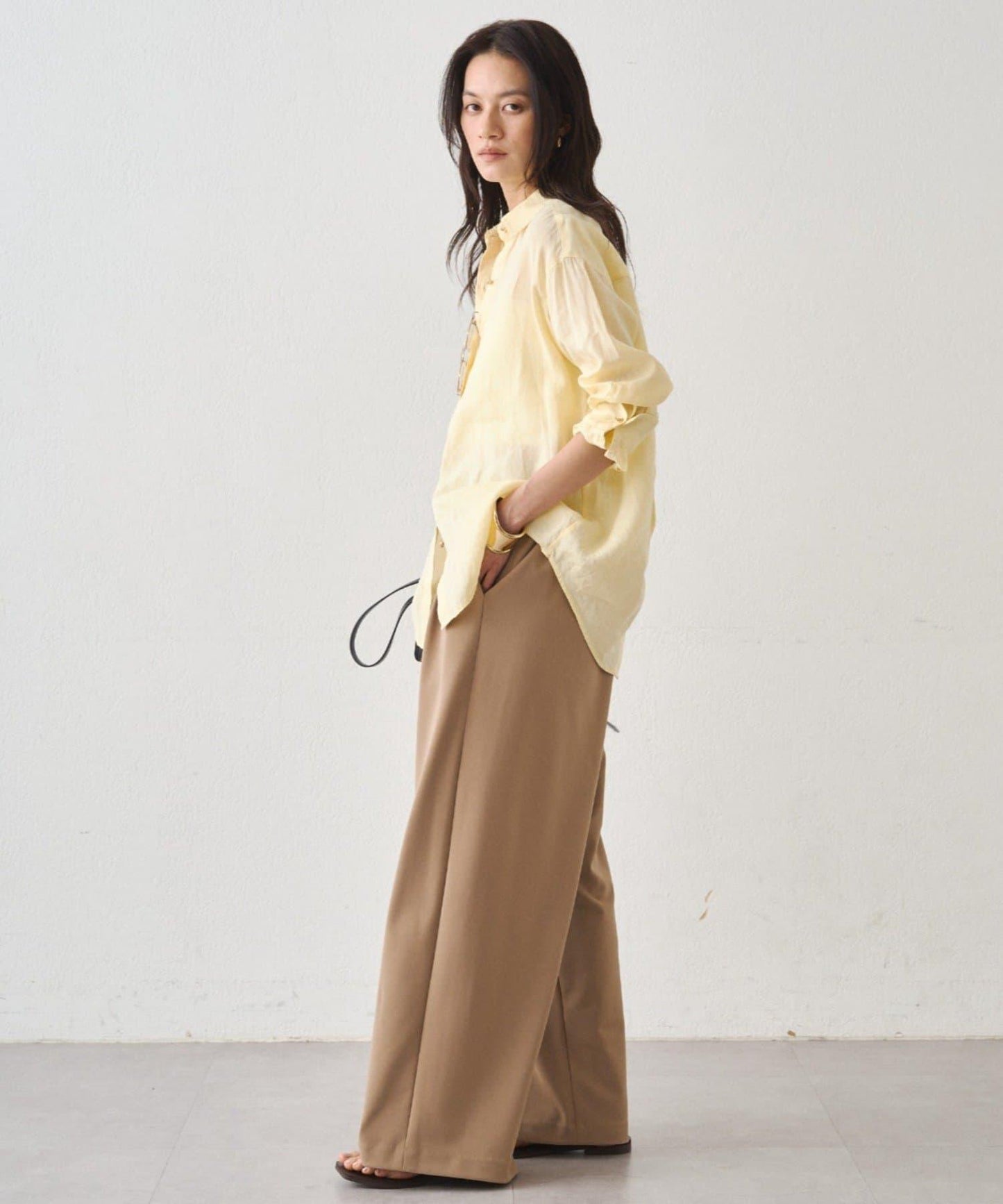 亞麻後繫帶設計襯衫