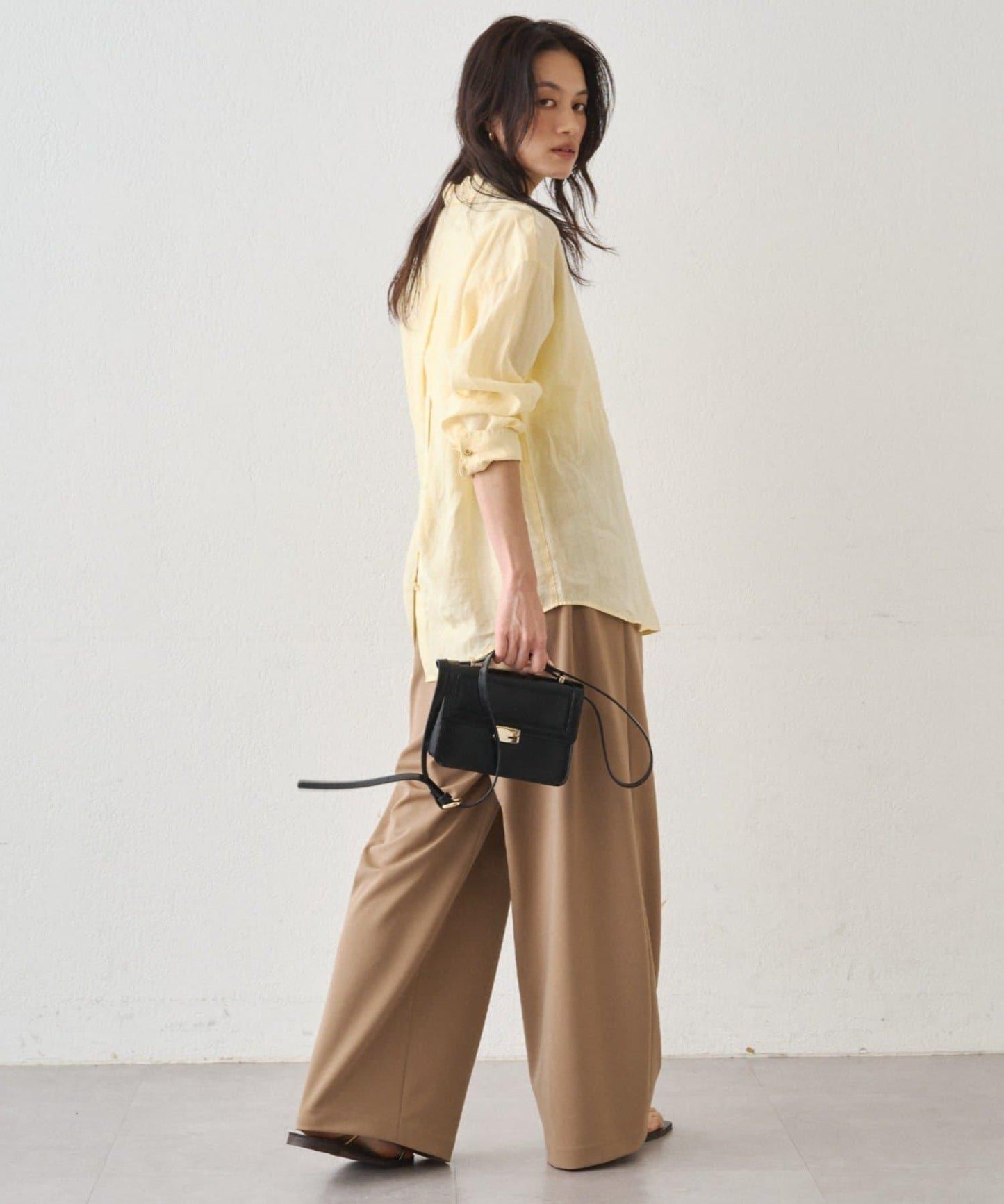 亞麻後繫帶設計襯衫