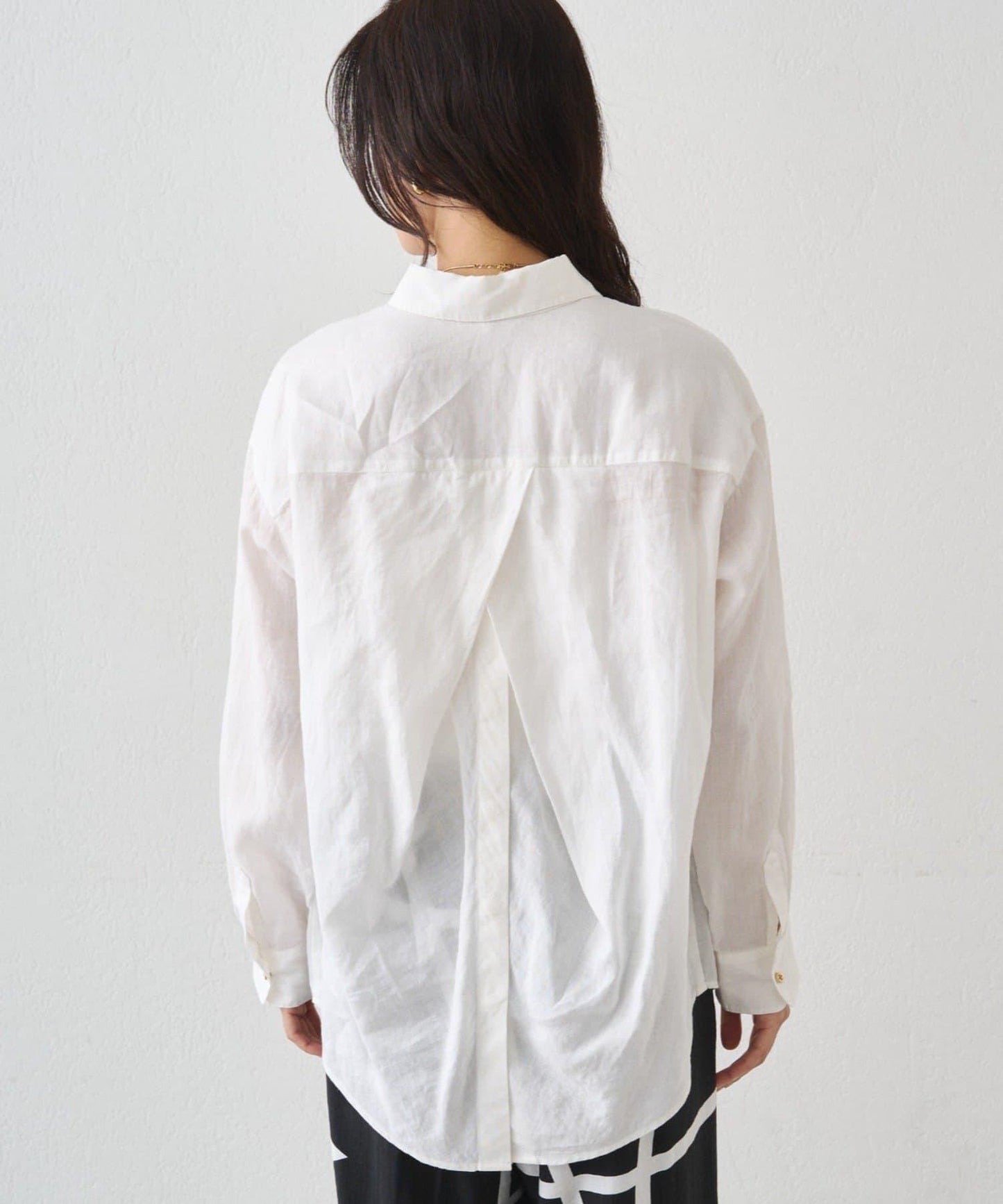 亞麻後繫帶設計襯衫