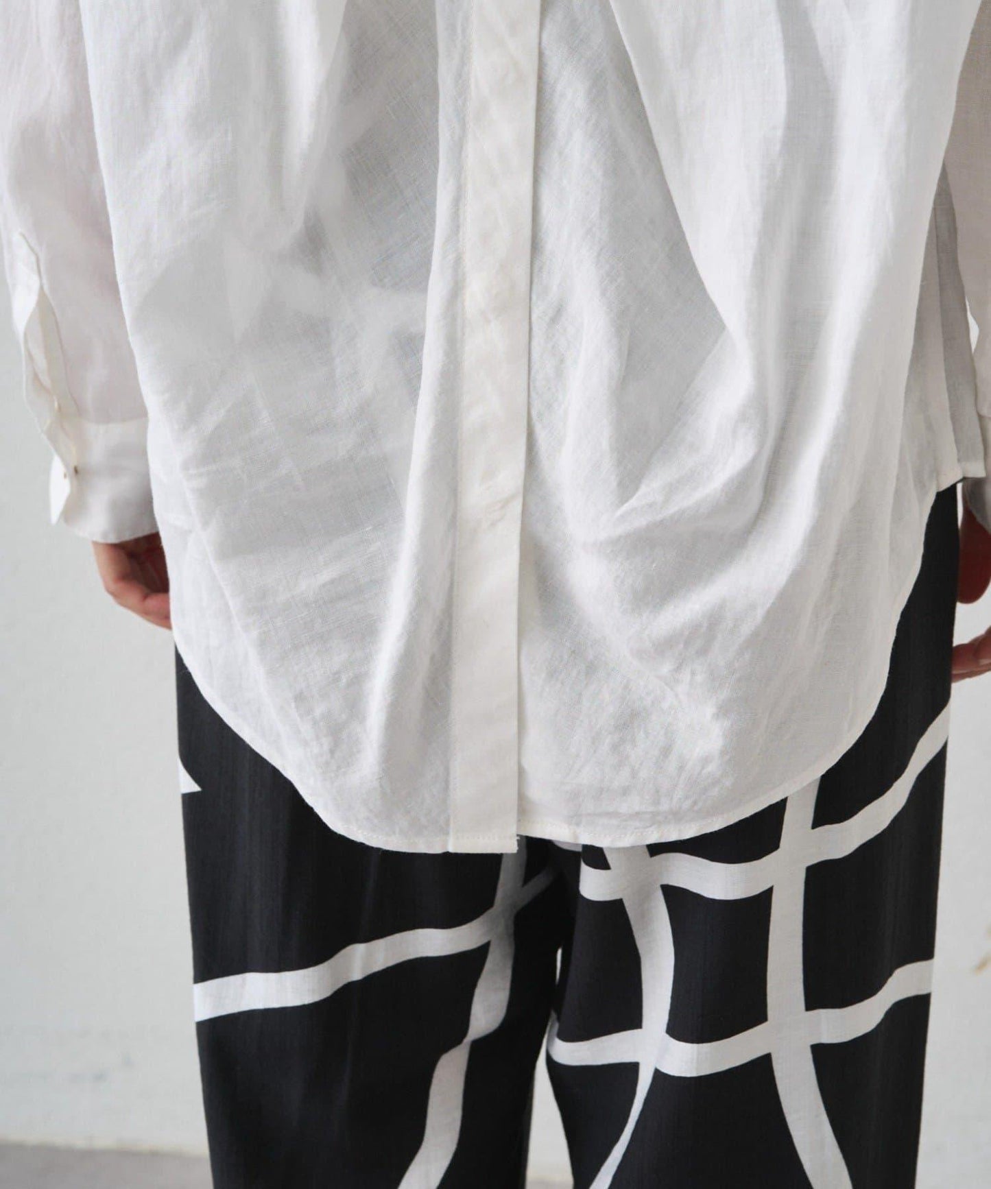 亞麻後繫帶設計襯衫