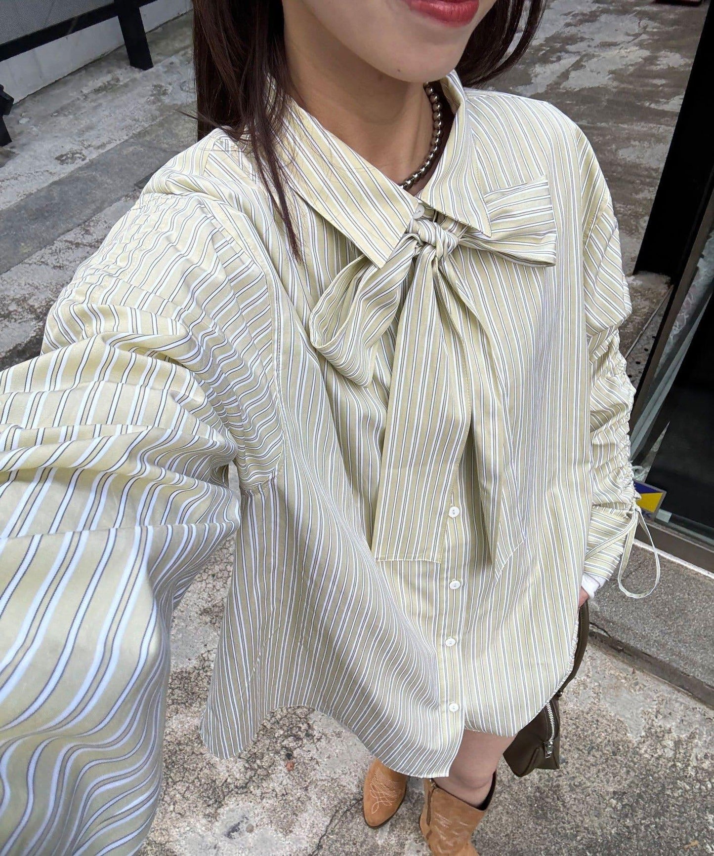 抽褶袖 蝴蝶結領 條紋襯衫
