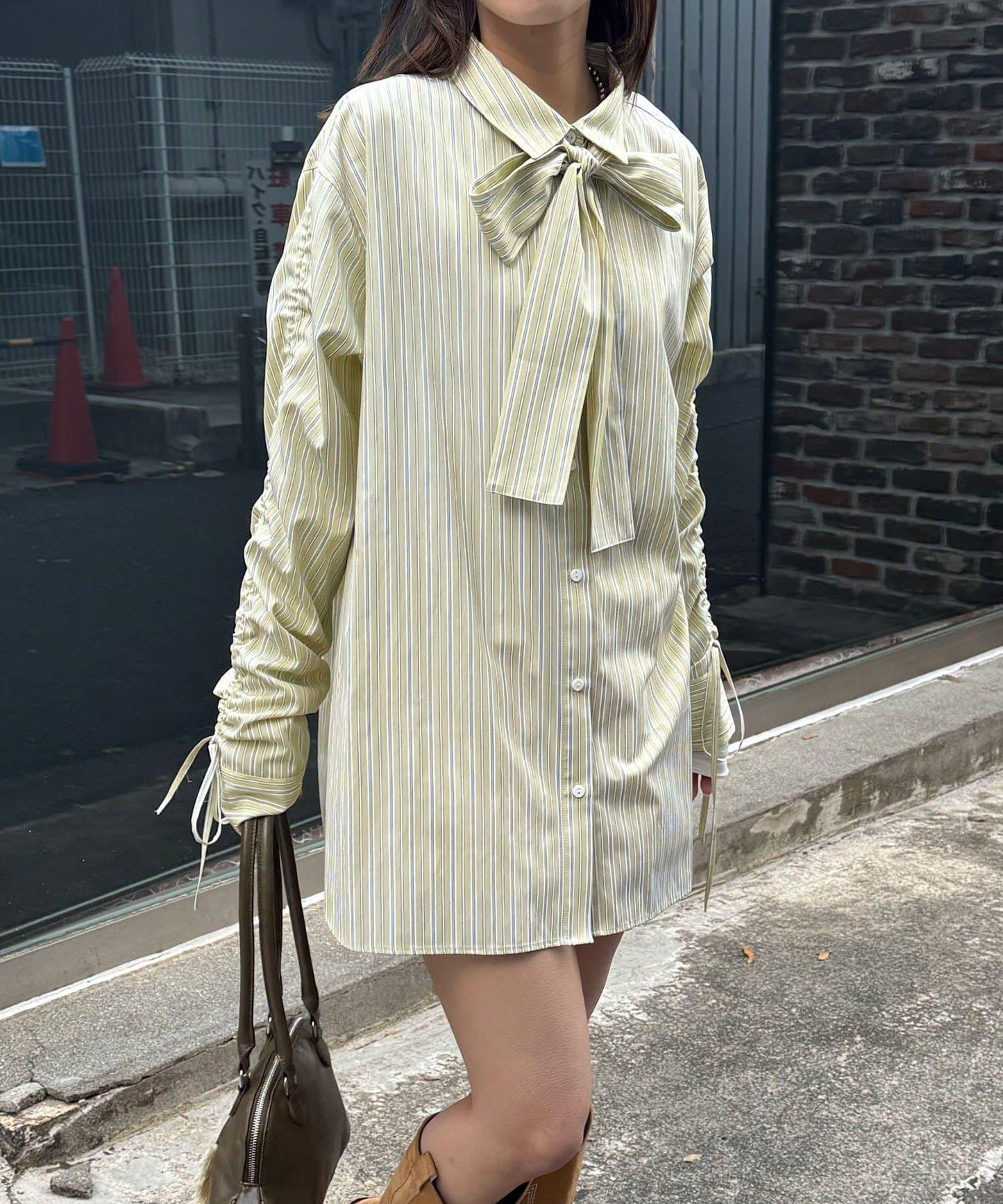 抽褶袖 蝴蝶結領 條紋襯衫