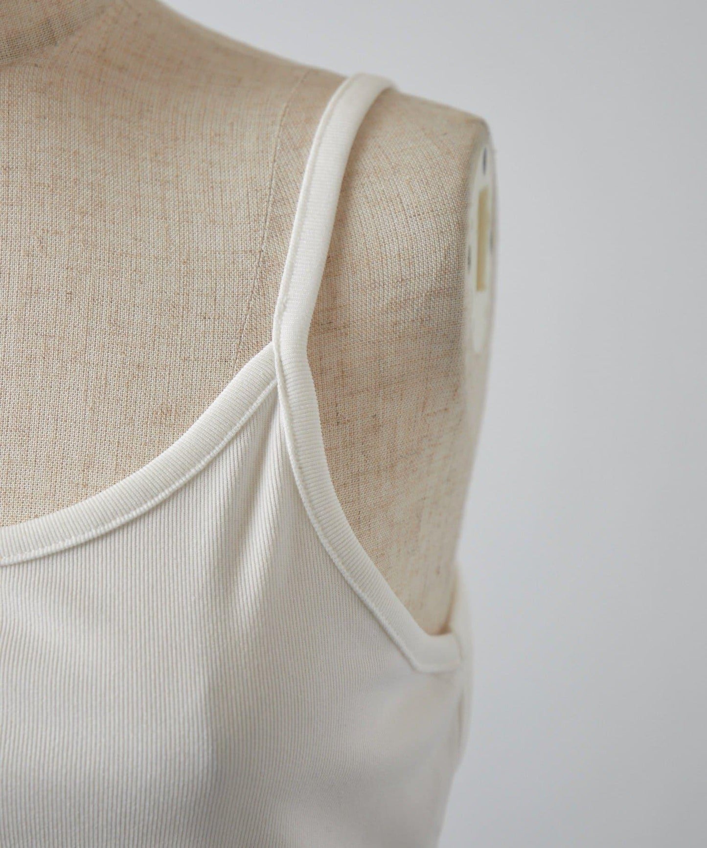 不對稱吊帶背心