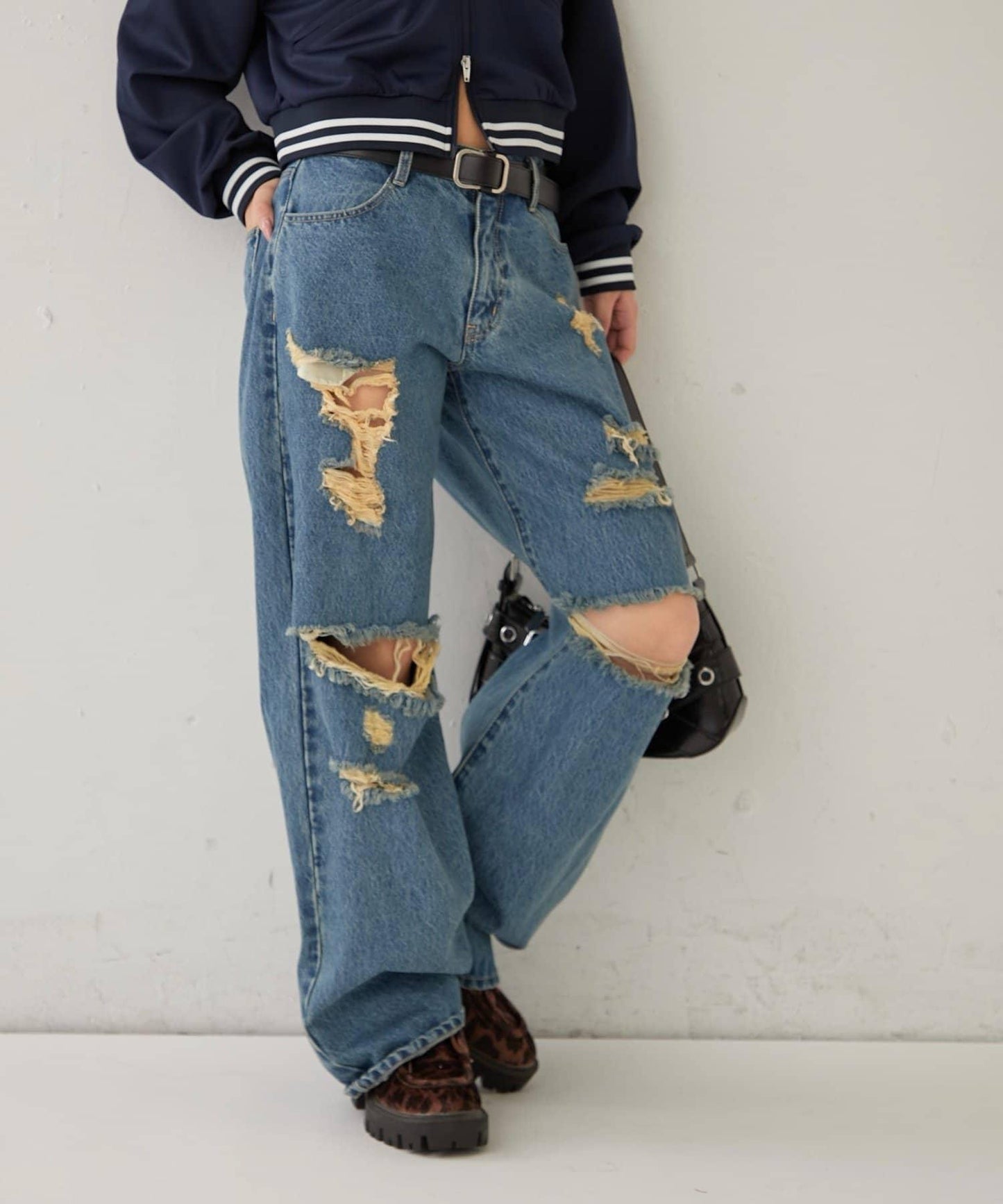 BOLD DISTRESSED DENIM 牛仔單品