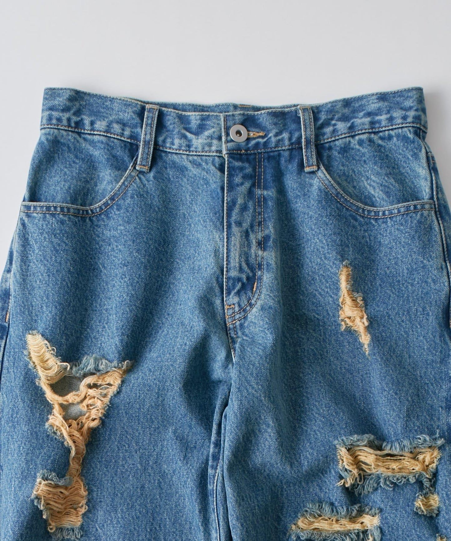 BOLD DISTRESSED DENIM 牛仔單品
