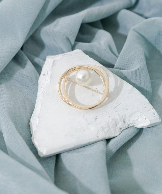 圓形珍珠點綴設計 胸針