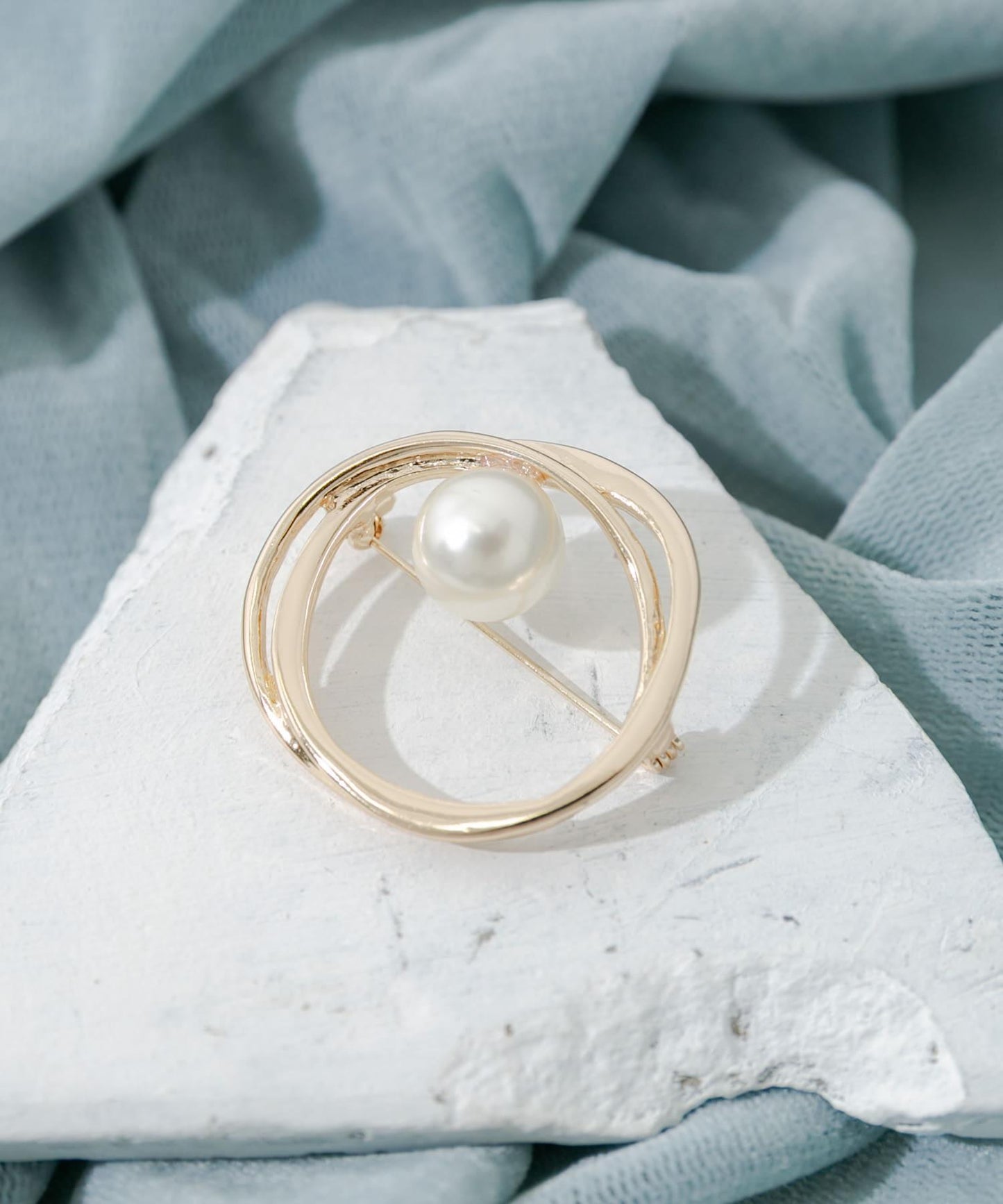 圓形珍珠點綴設計 胸針