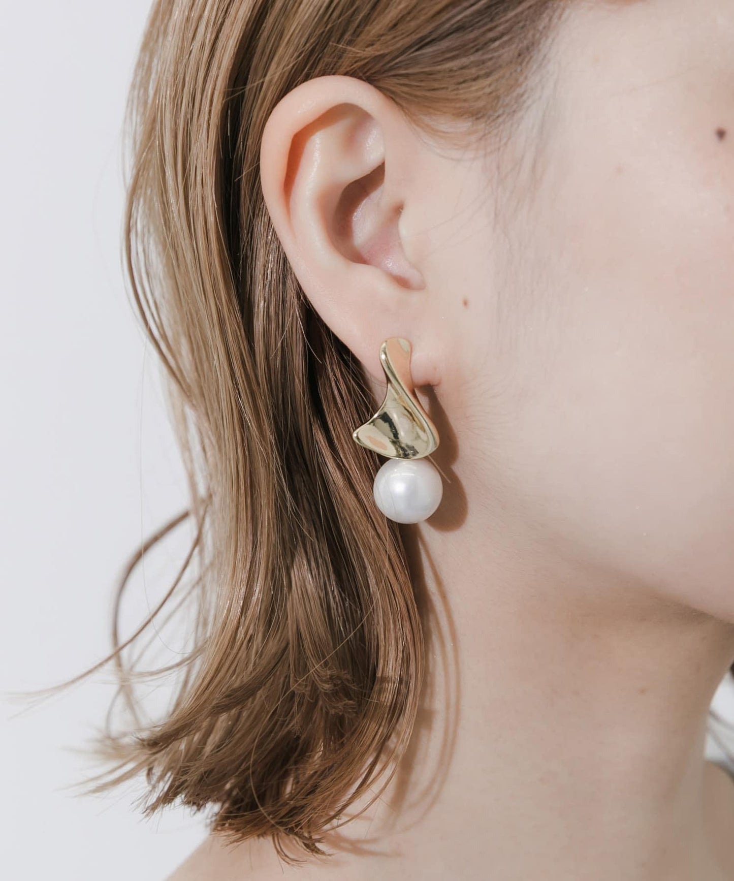 金屬波紋珍珠耳飾