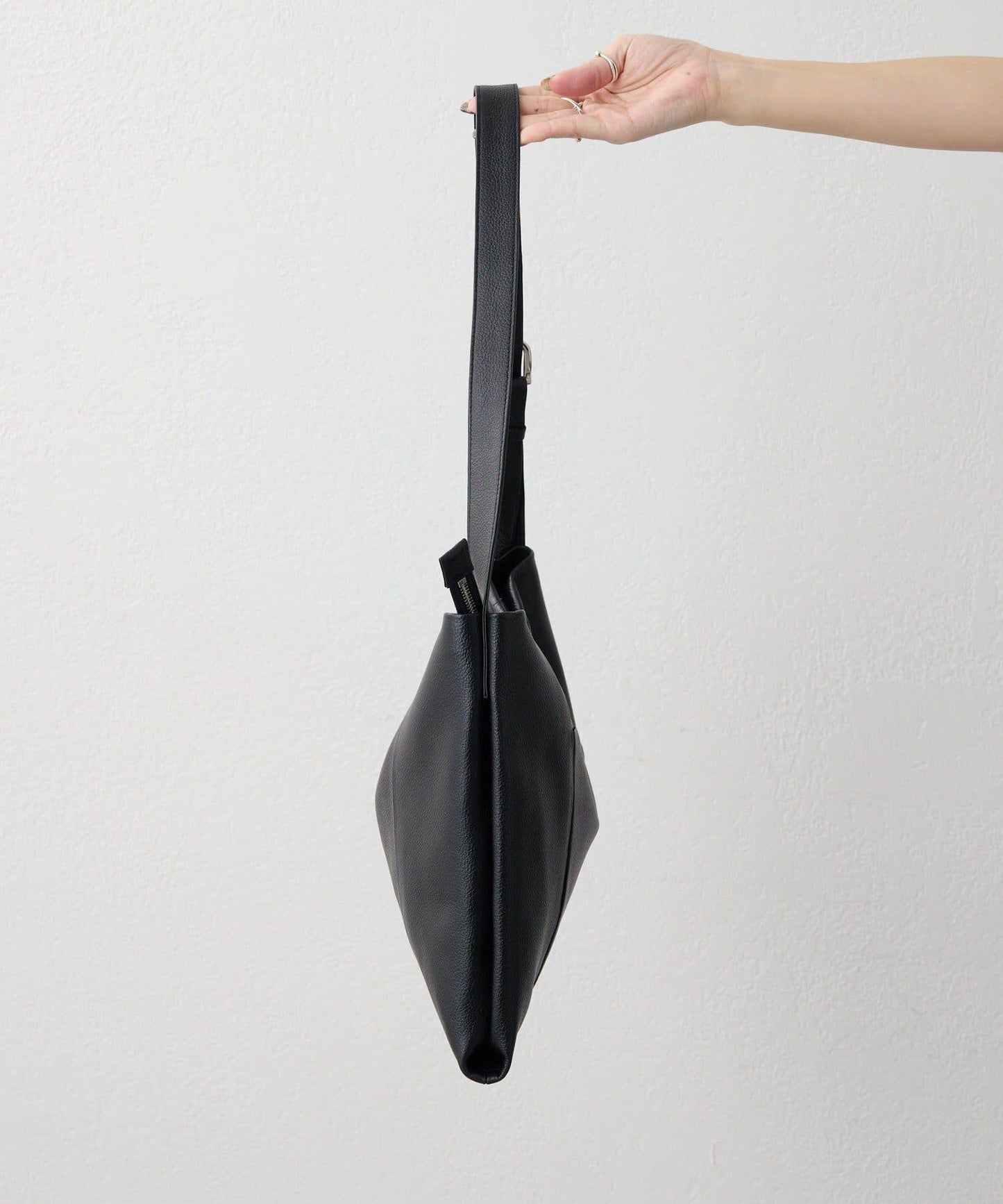 《本革》 壓紋設計 單肩包 L款