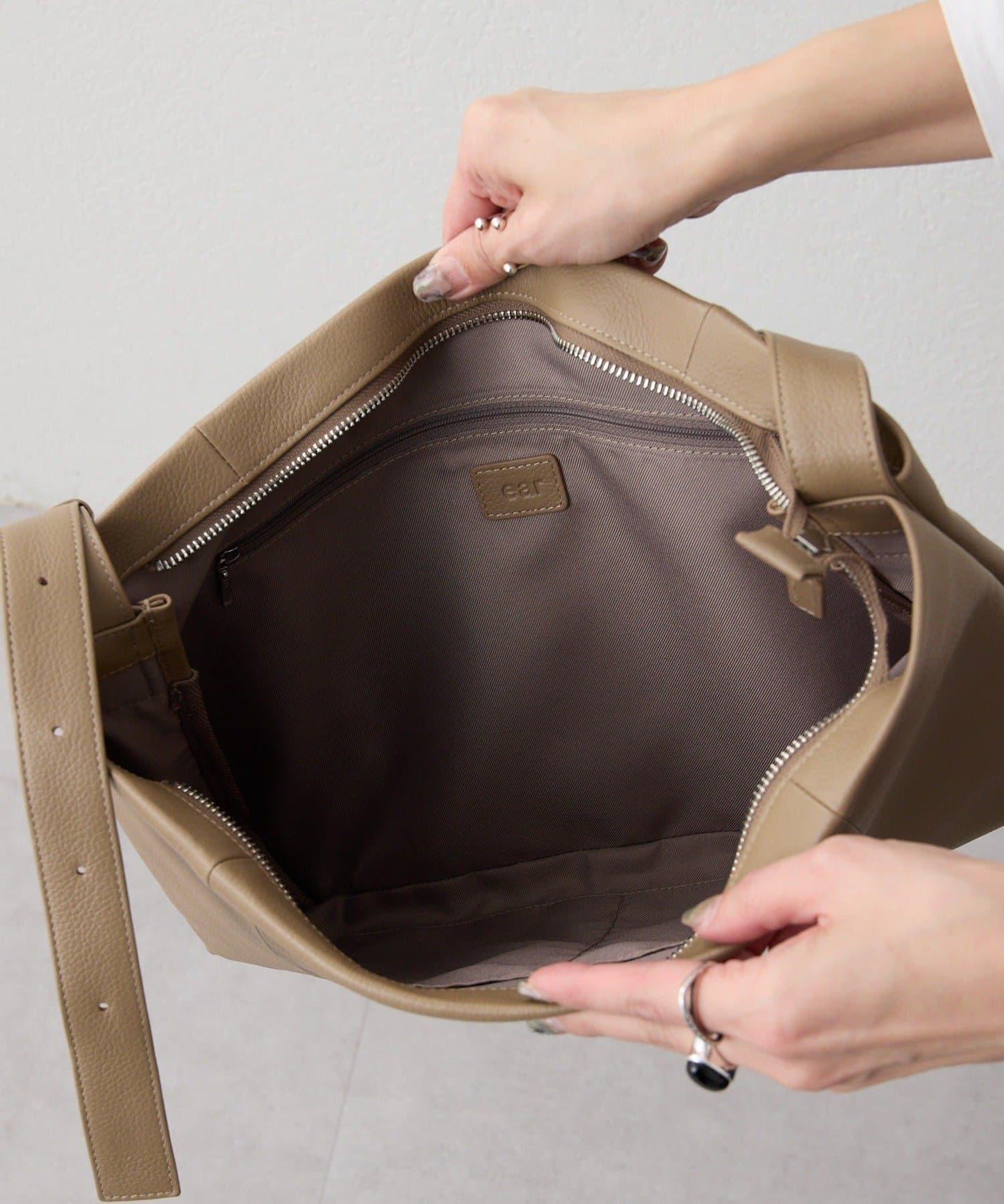 《本革》 壓紋設計 單肩包 L款