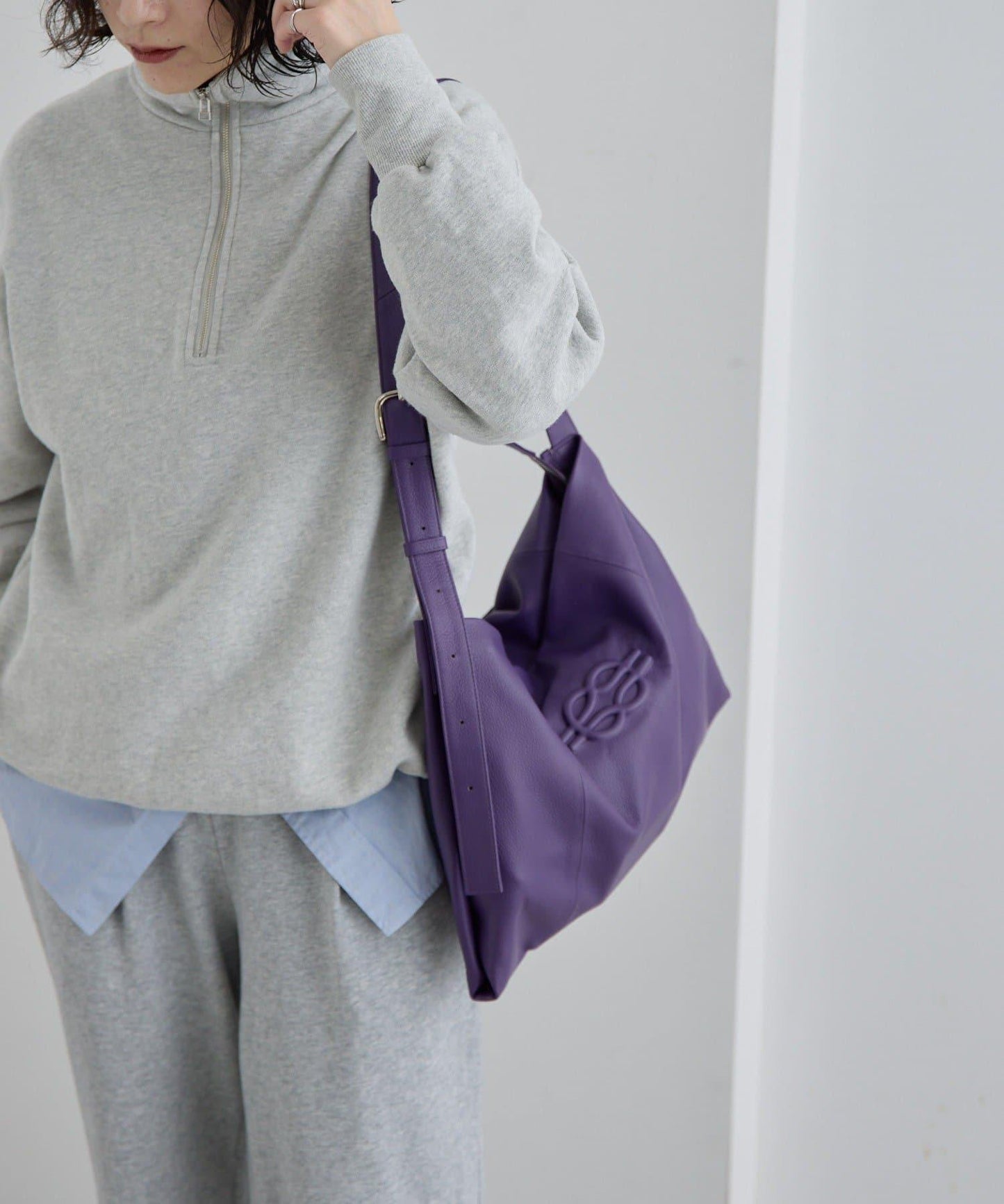 《本革》 壓紋設計 單肩包 L款