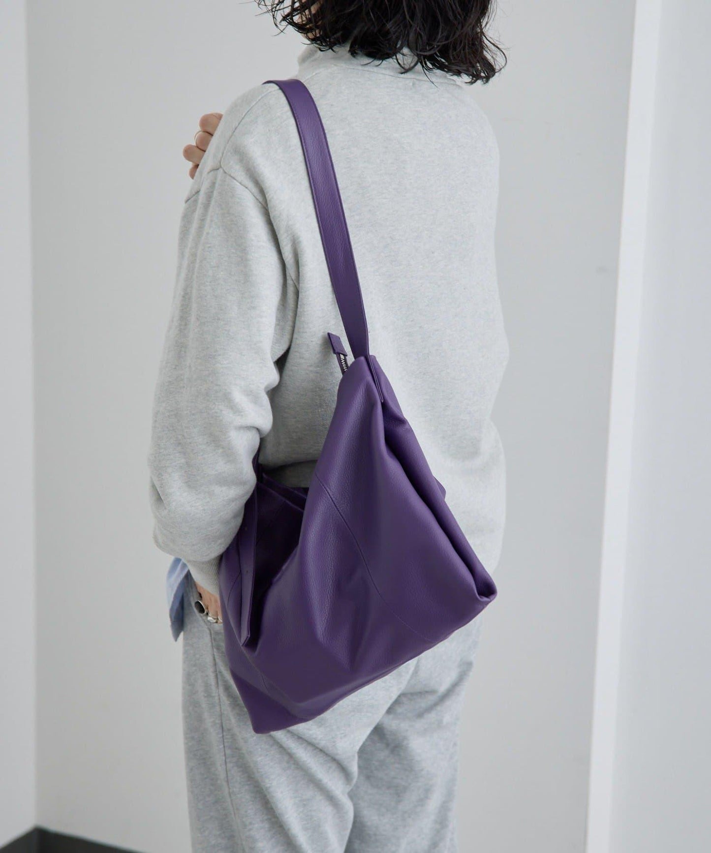 《本革》 壓紋設計 單肩包 L款