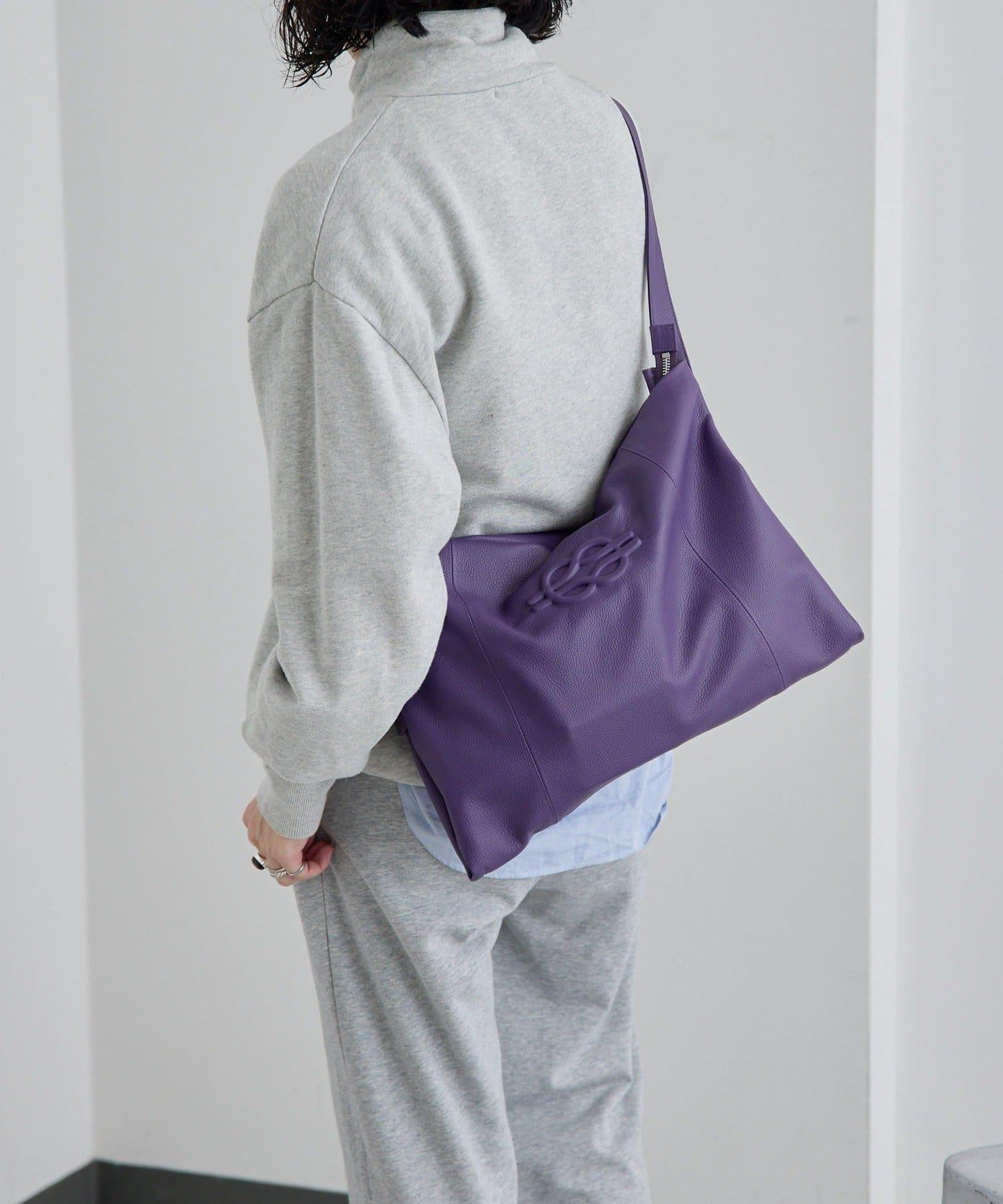 《本革》 壓紋設計 單肩包 L款