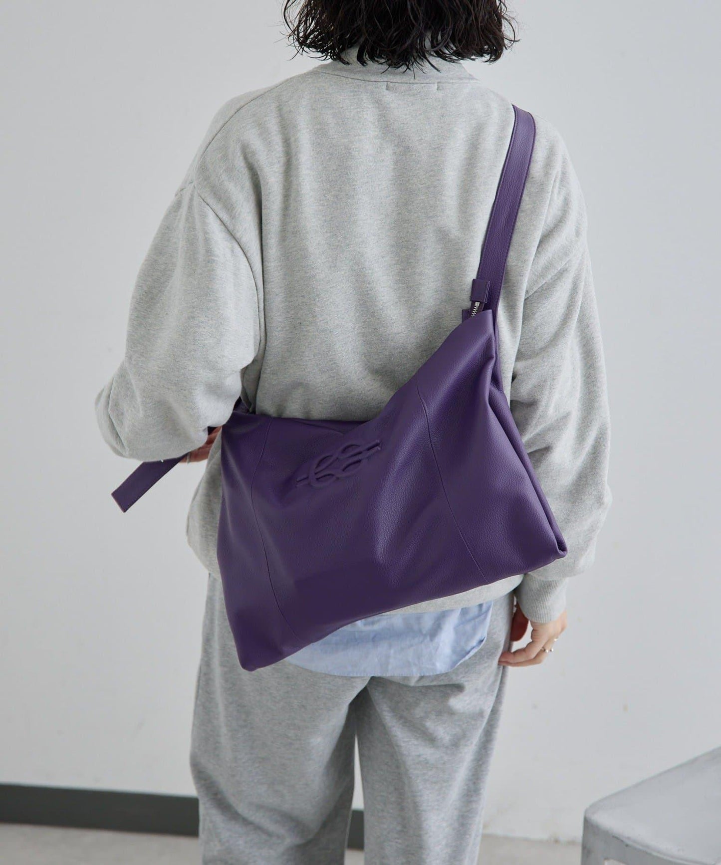 《本革》 壓紋設計 單肩包 L款