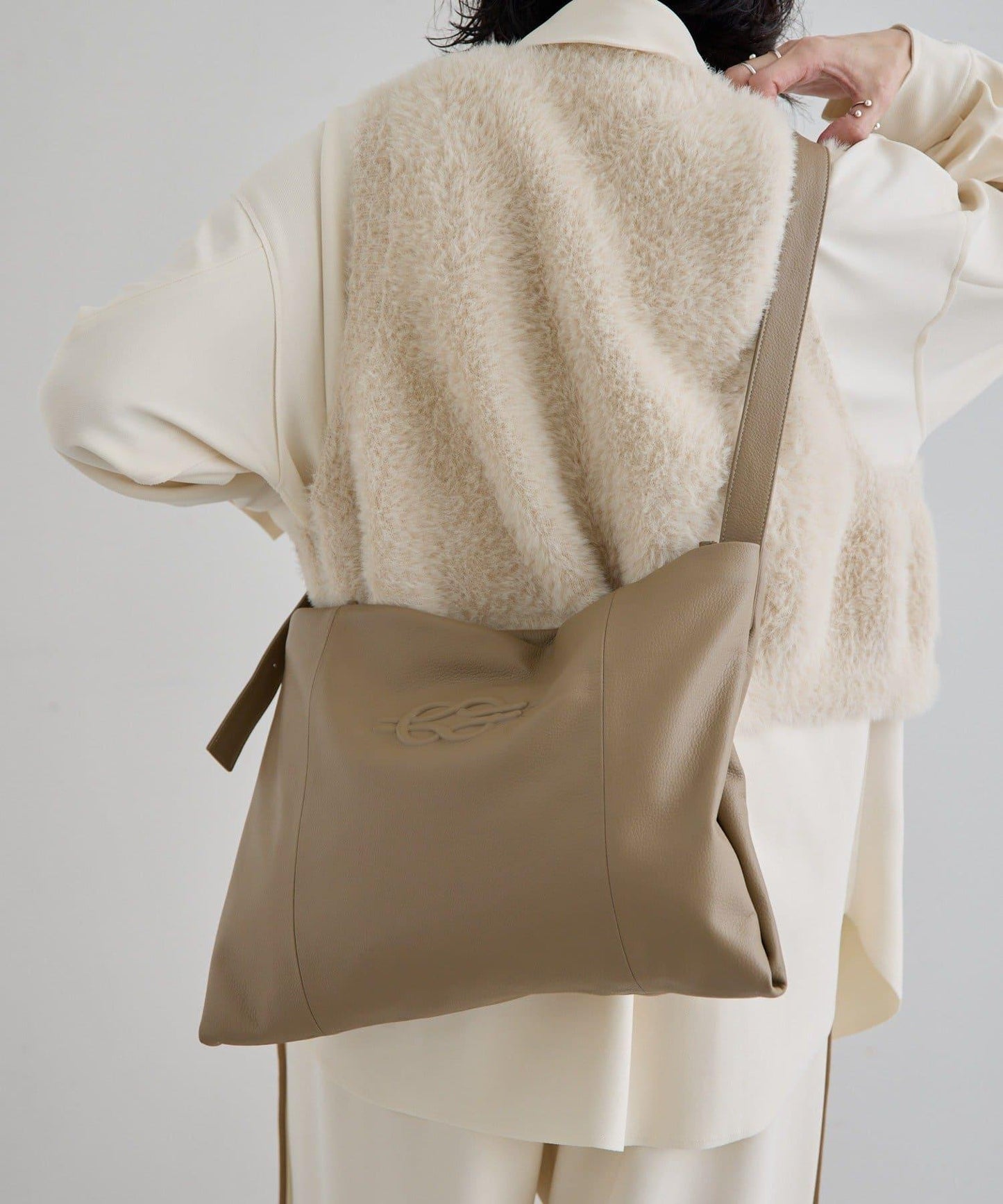 《本革》 壓紋設計 單肩包 L款