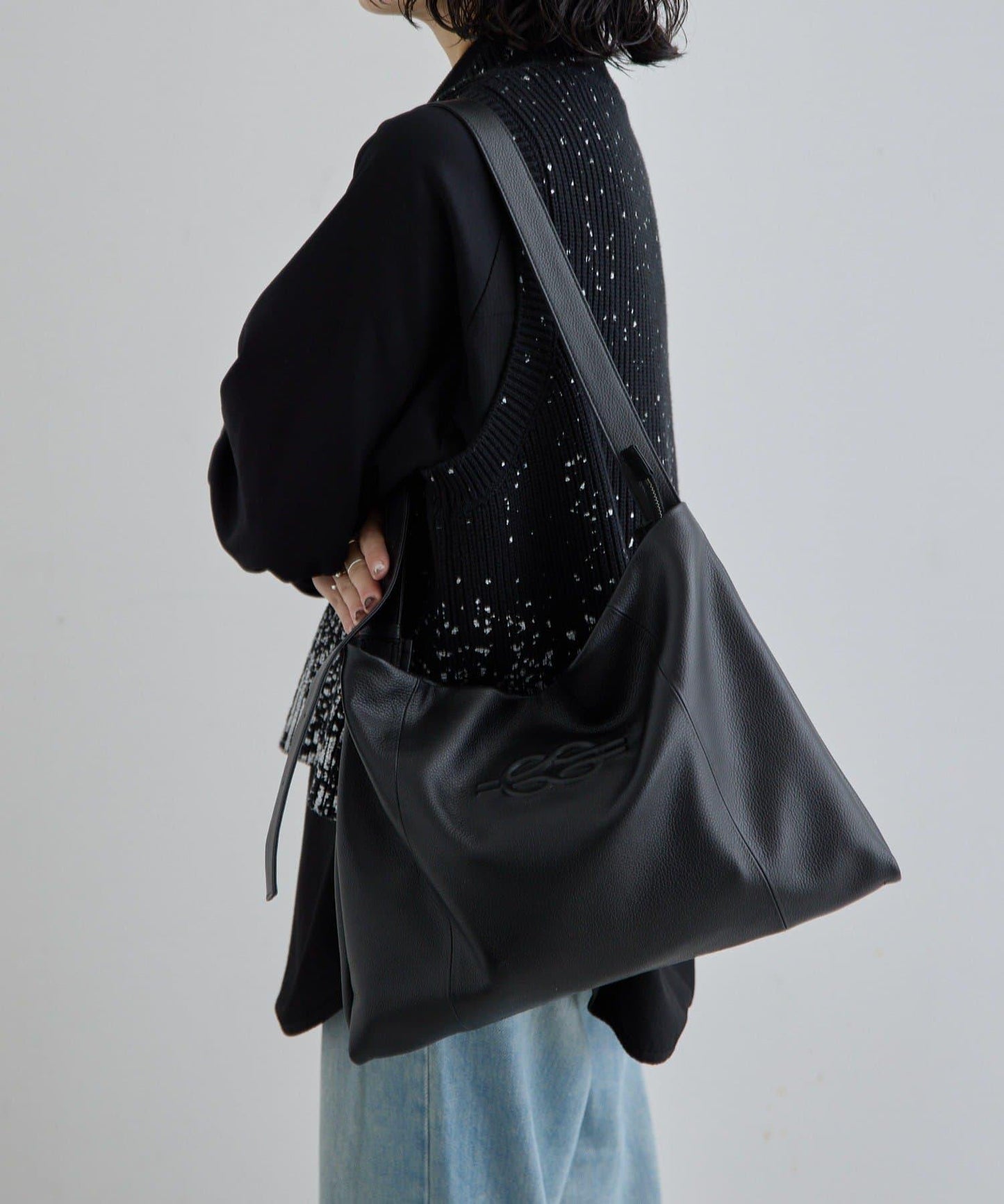 《本革》 壓紋設計 單肩包 L款