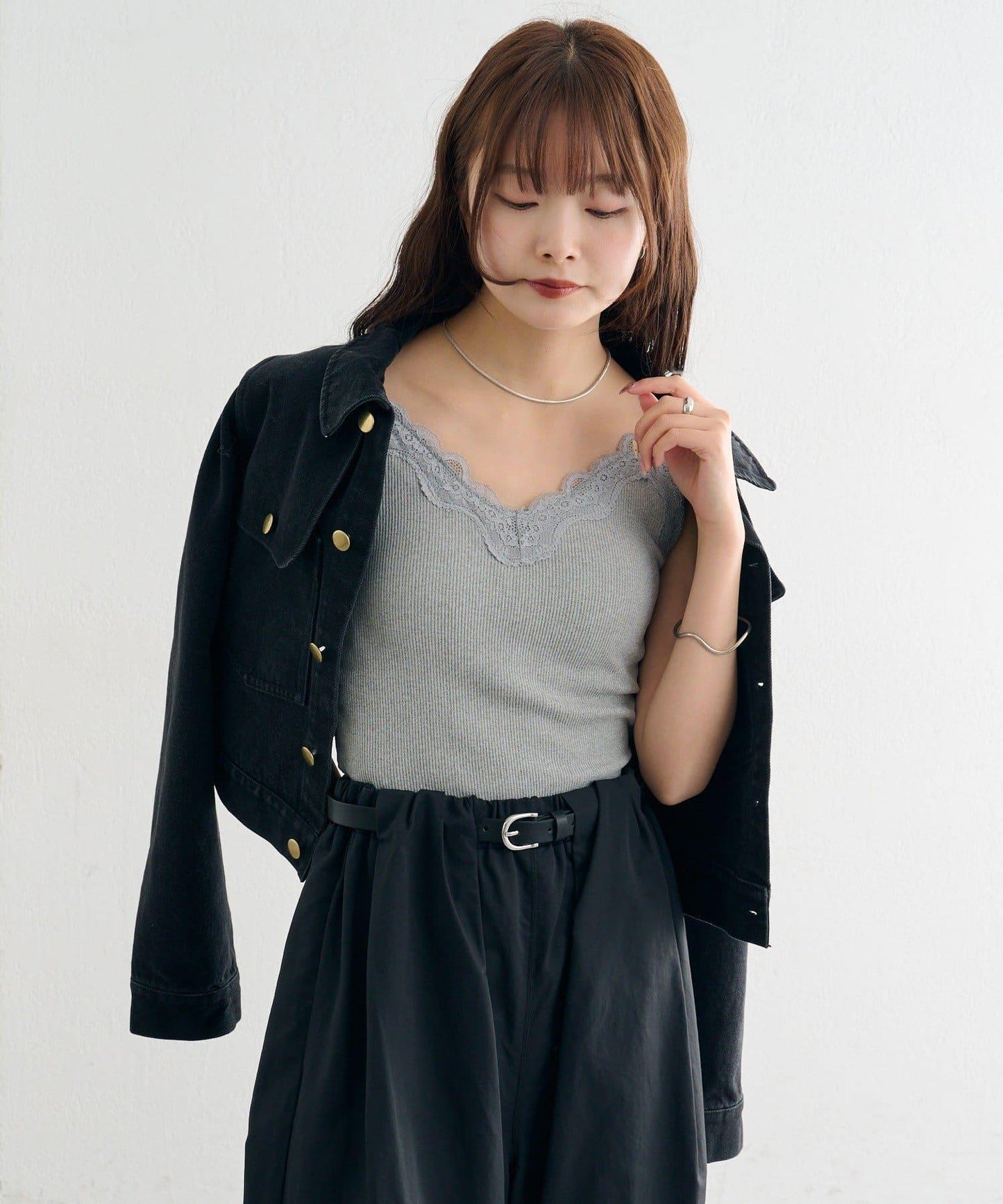 帶胸墊 V字蕾絲 吊帶背心