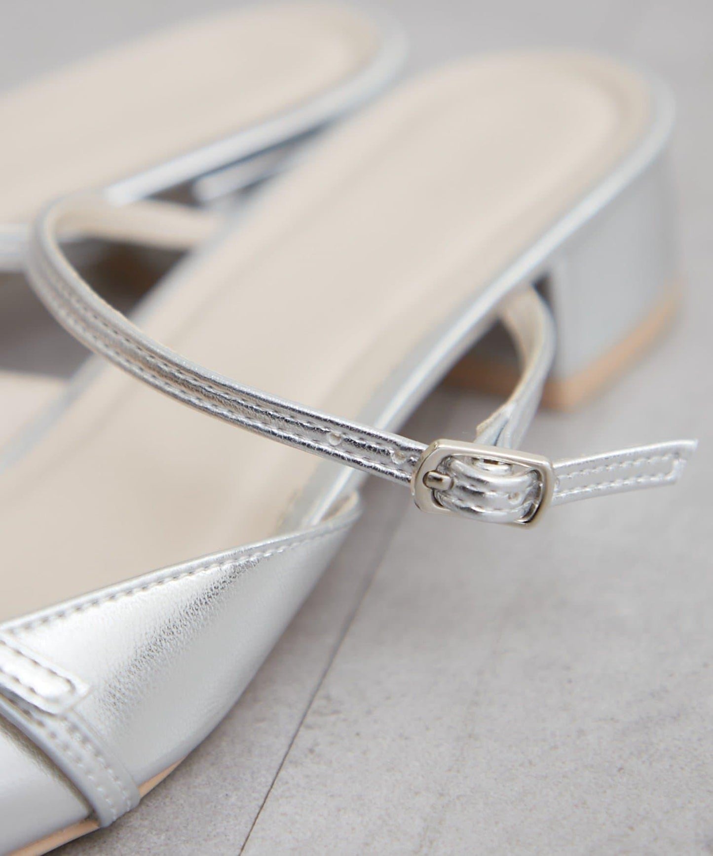 尖頭綁帶高跟鞋