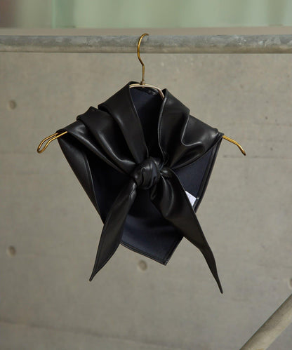 THE PAUSE 人造皮革圍巾