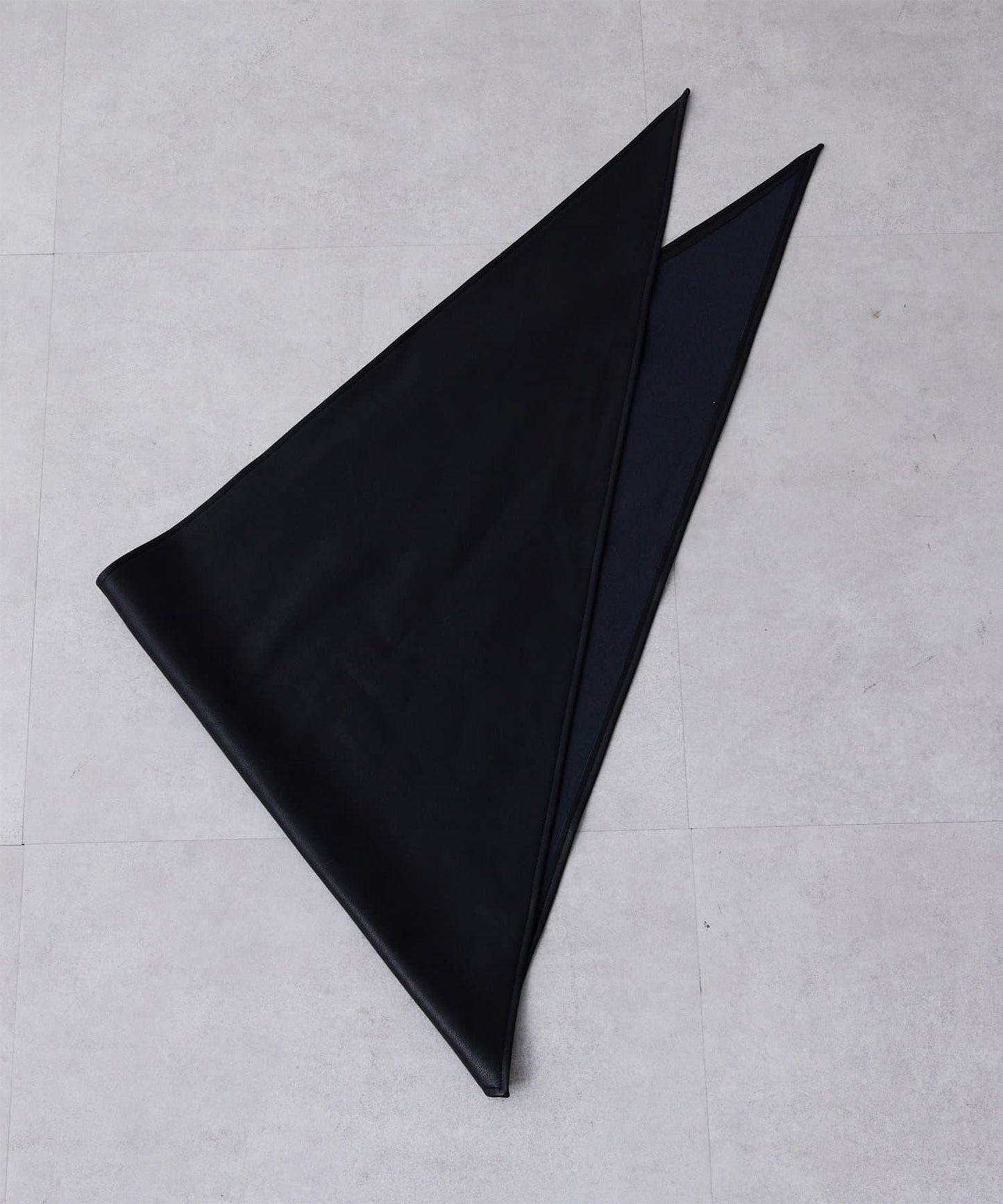 THE PAUSE 人造皮革圍巾