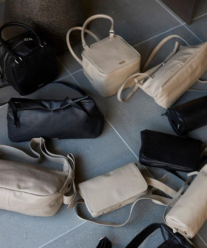 牛革防潑水翻蓋設計單肩包