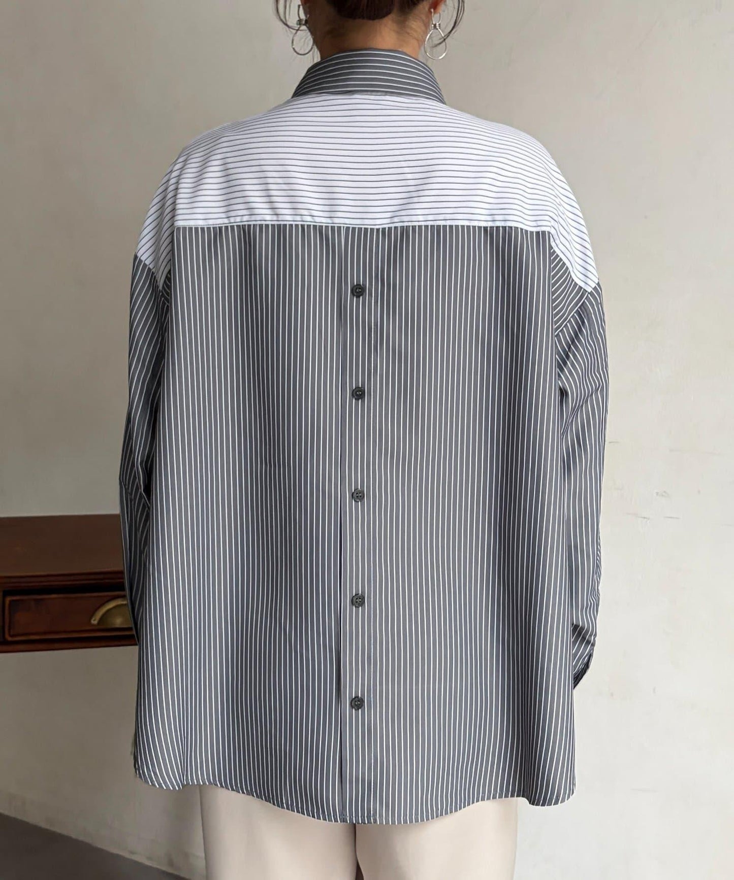 條紋後拼接設計鈕釦襯衫