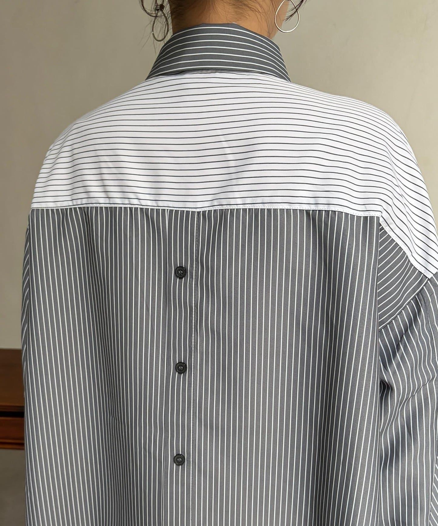 條紋後拼接設計鈕釦襯衫