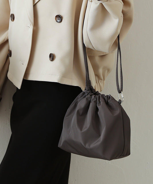 防潑水三用設計＋可調節肩帶＋輕量材質＋多功能肩帶包