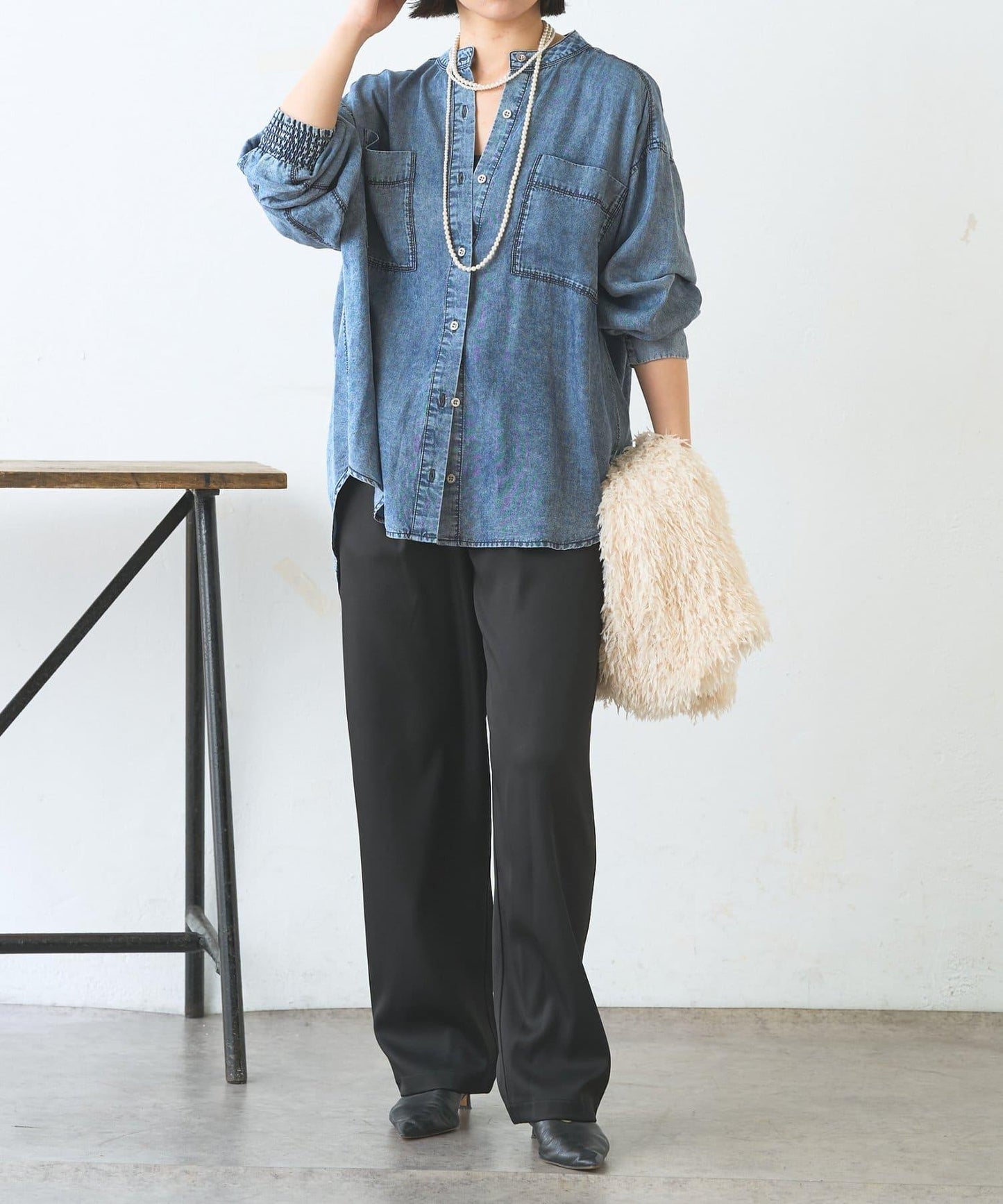 後褶設計 牛仔襯衫