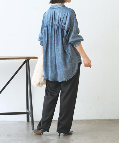 後褶設計 牛仔襯衫