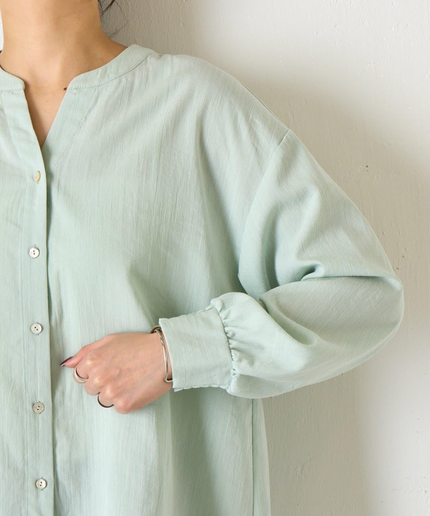 配色開衩開領襯衫