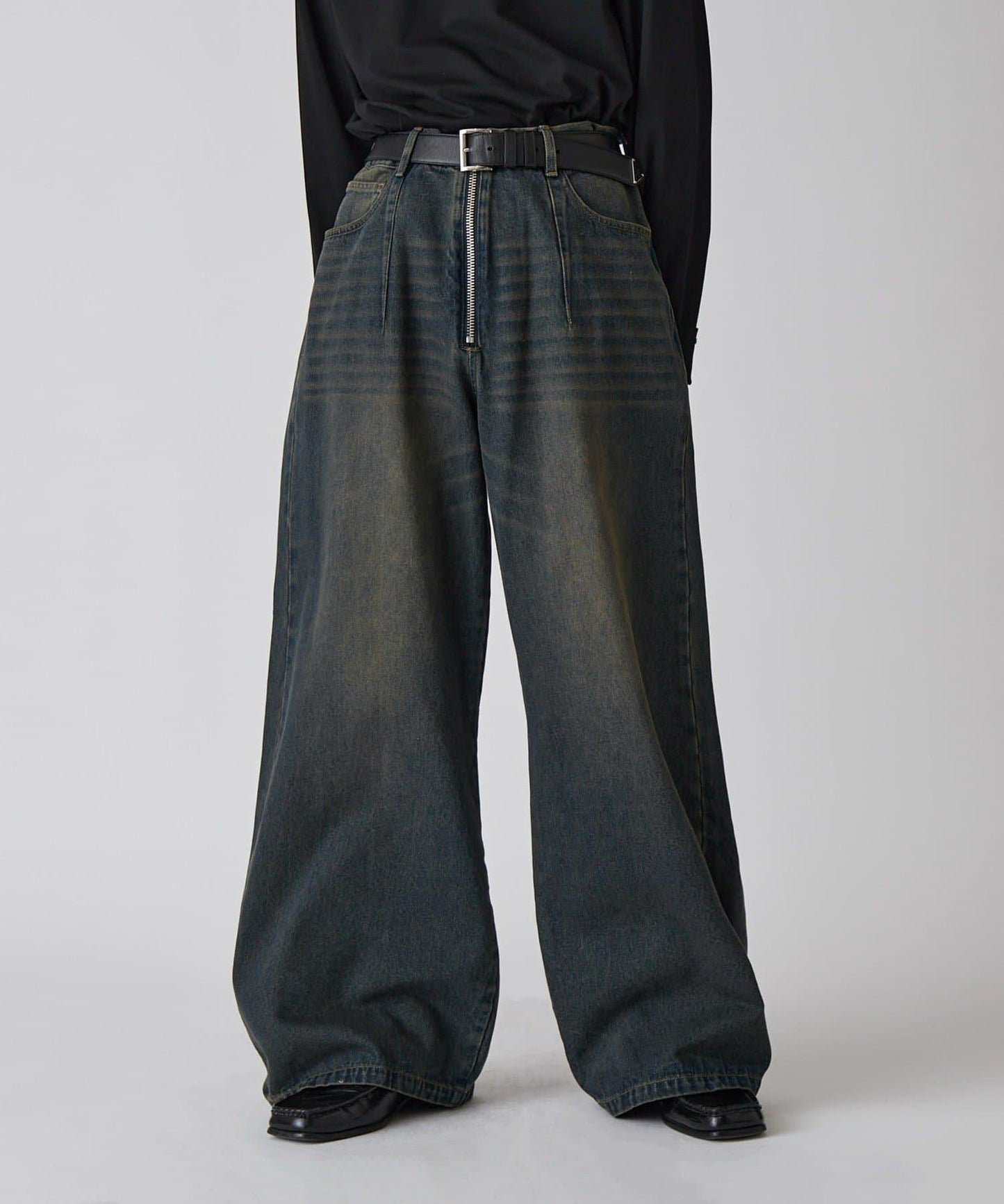 Neucon 寬鬆彎刀版型 水洗做舊牛仔 褲子（可成套搭配）