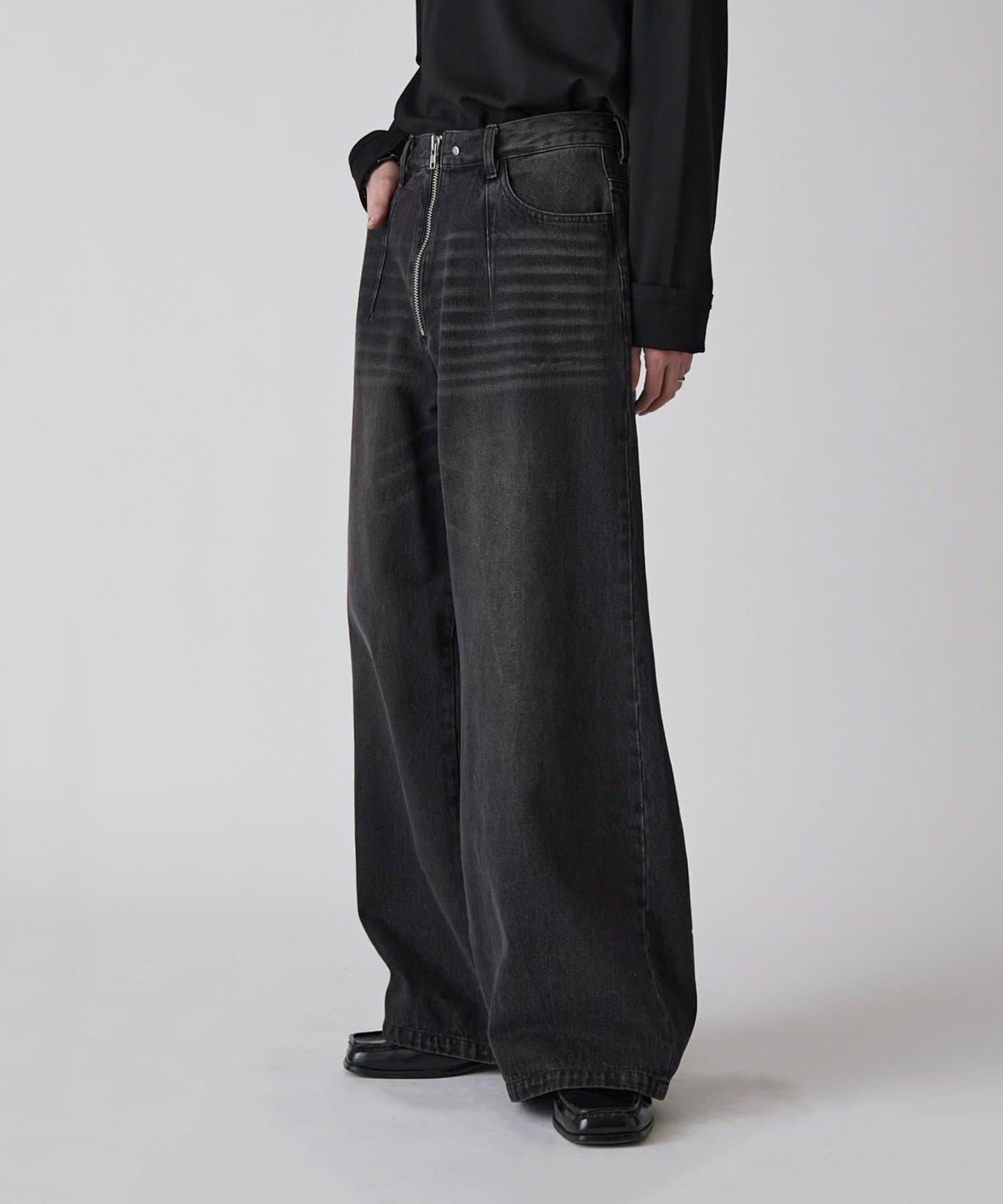 Neucon 寬鬆彎刀版型 水洗做舊牛仔 褲子（可成套搭配）