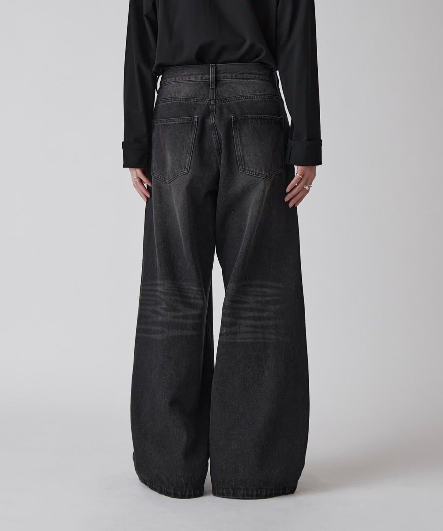 Neucon 寬鬆彎刀版型 水洗做舊牛仔 褲子（可成套搭配）