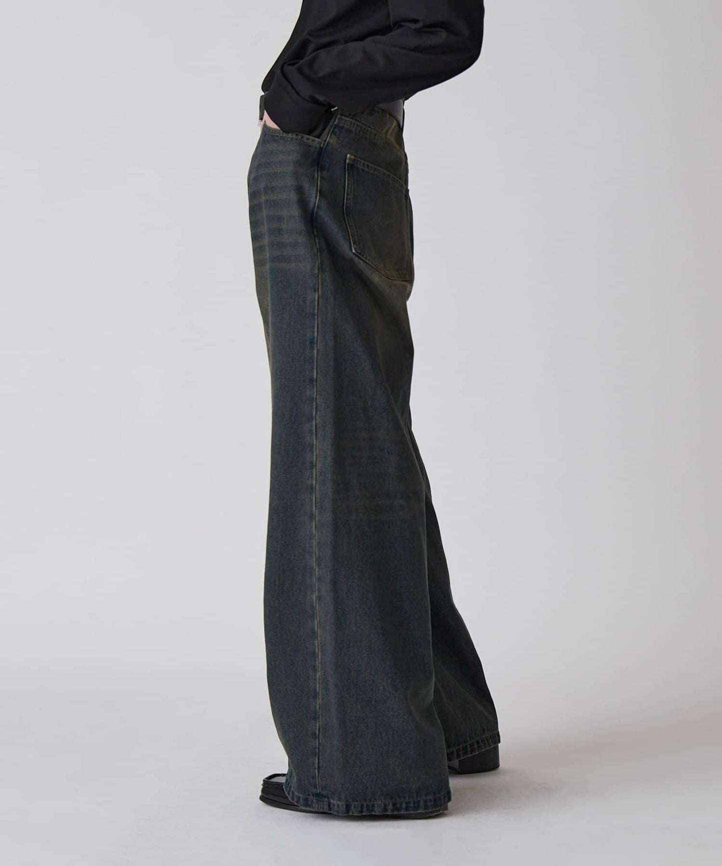 Neucon 寬鬆彎刀版型 水洗做舊牛仔 褲子（可成套搭配）