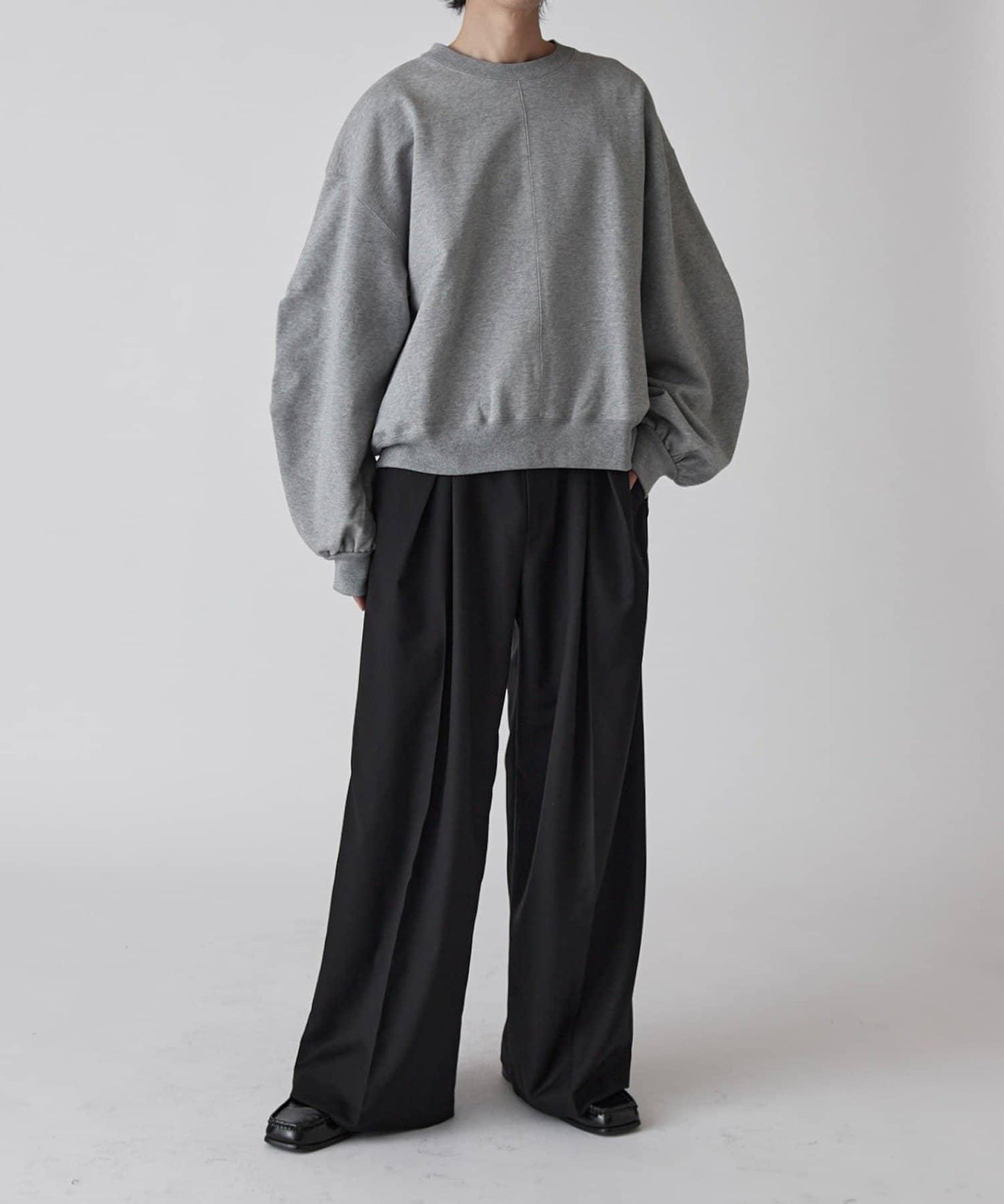 Neucon 蓬鬆褶袖短款衛衣