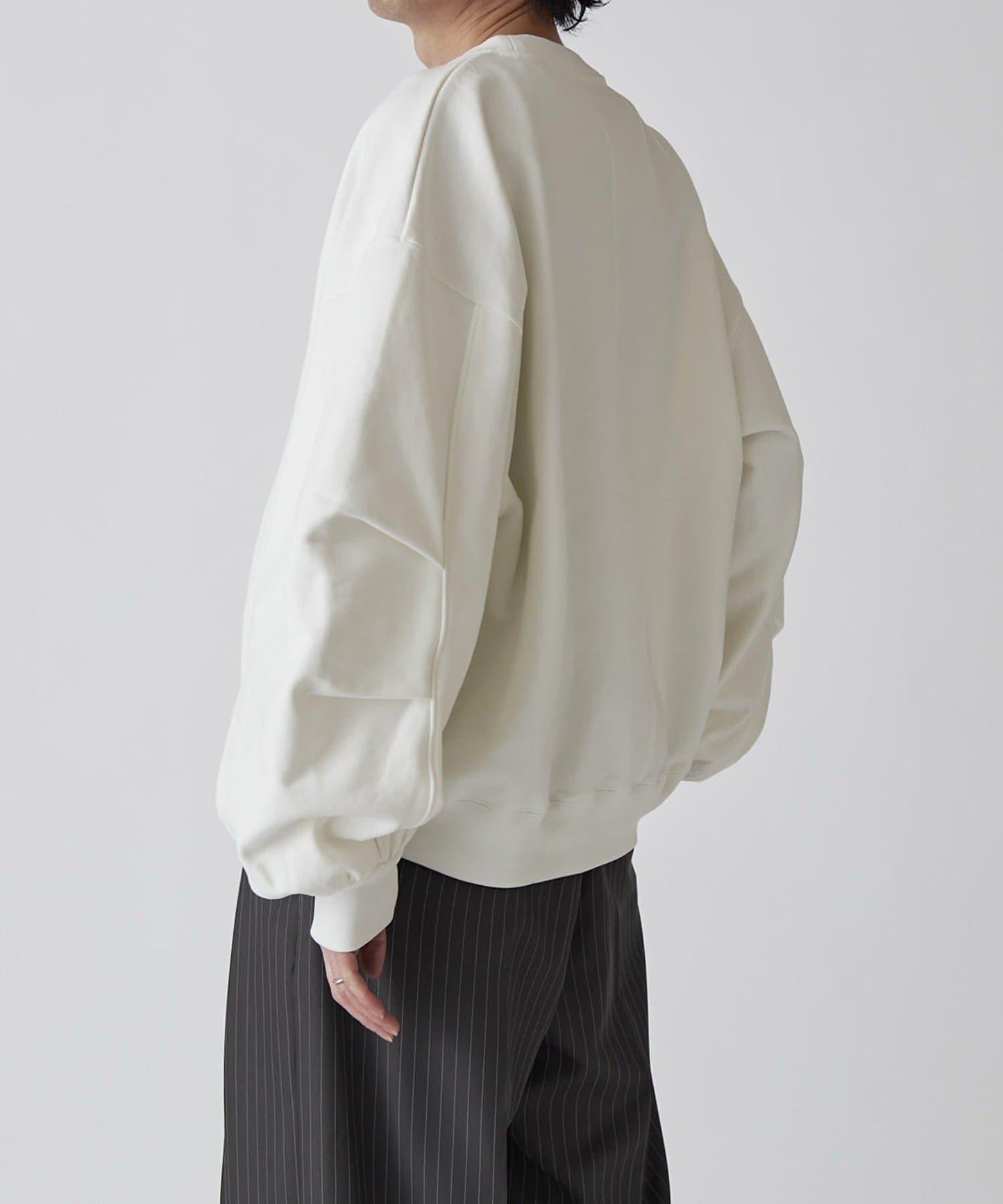 Neucon 蓬鬆褶袖短款衛衣