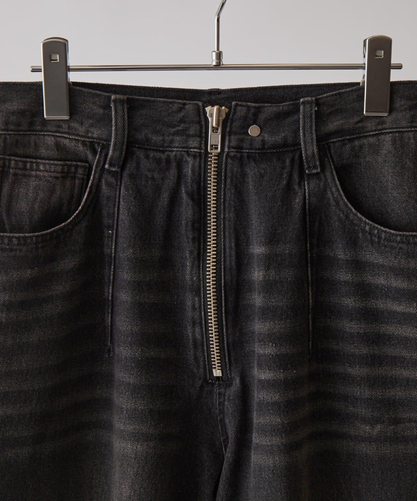 Neucon 寬鬆彎刀版型 水洗做舊牛仔 褲子（可成套搭配）