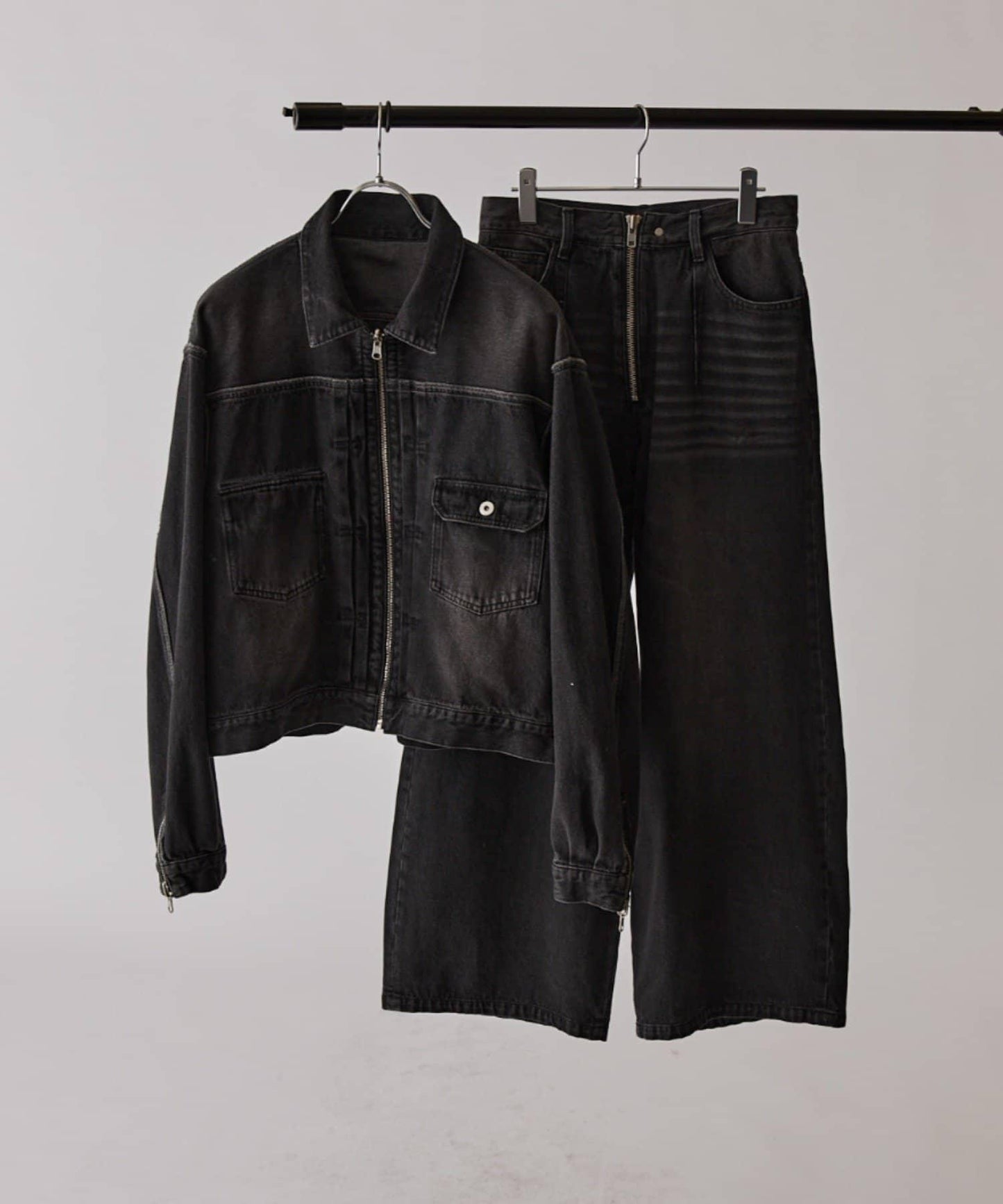 Neucon 寬鬆彎刀版型 水洗做舊牛仔 褲子（可成套搭配）