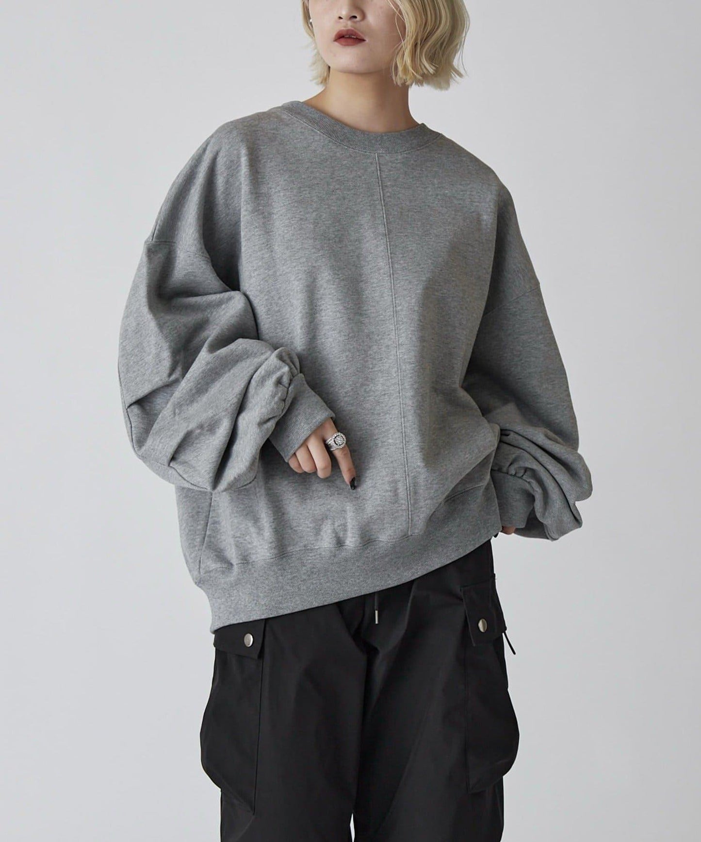 Neucon 蓬鬆褶袖短款衛衣