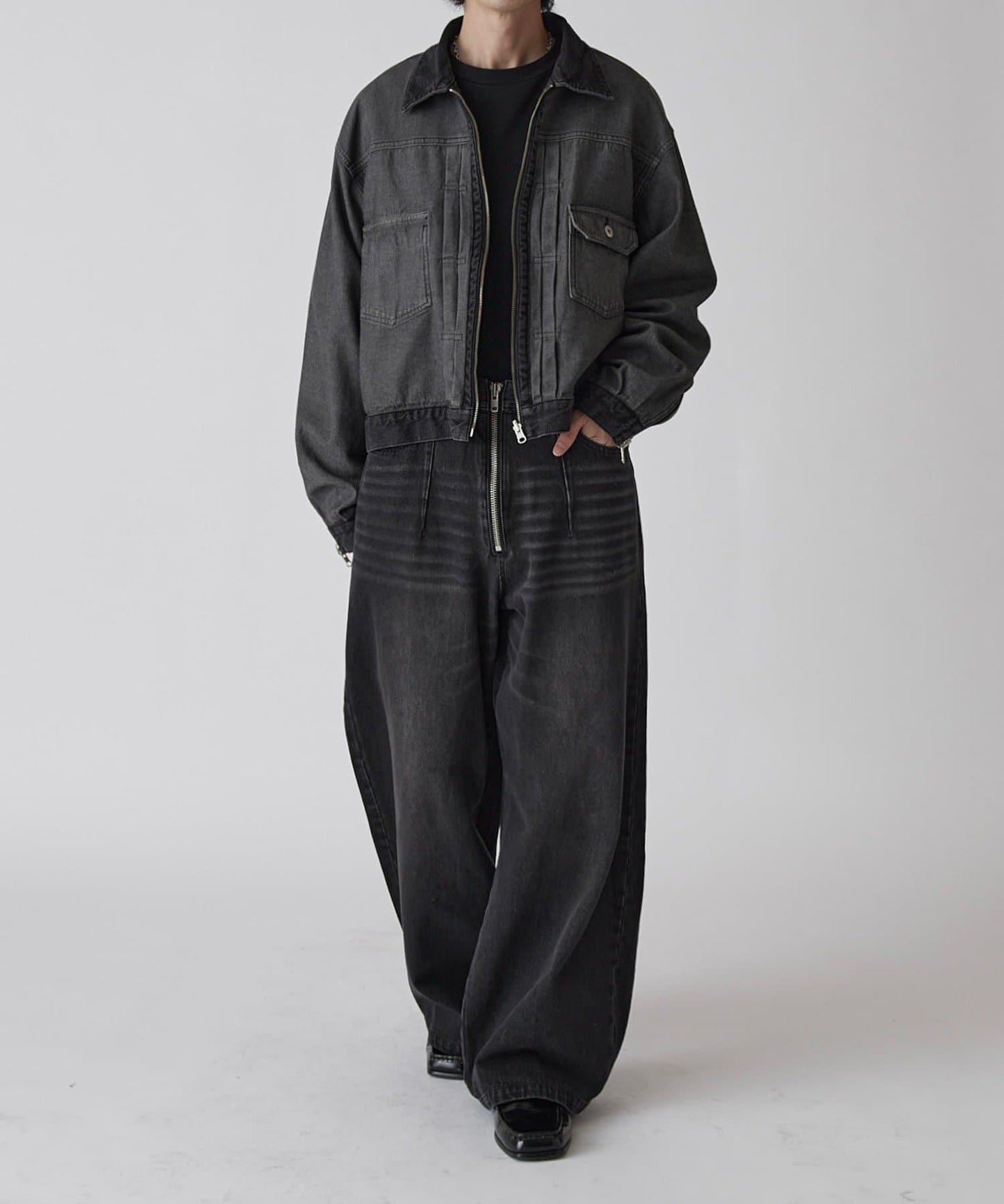 Neucon 寬鬆彎刀版型 水洗做舊牛仔 褲子（可成套搭配）