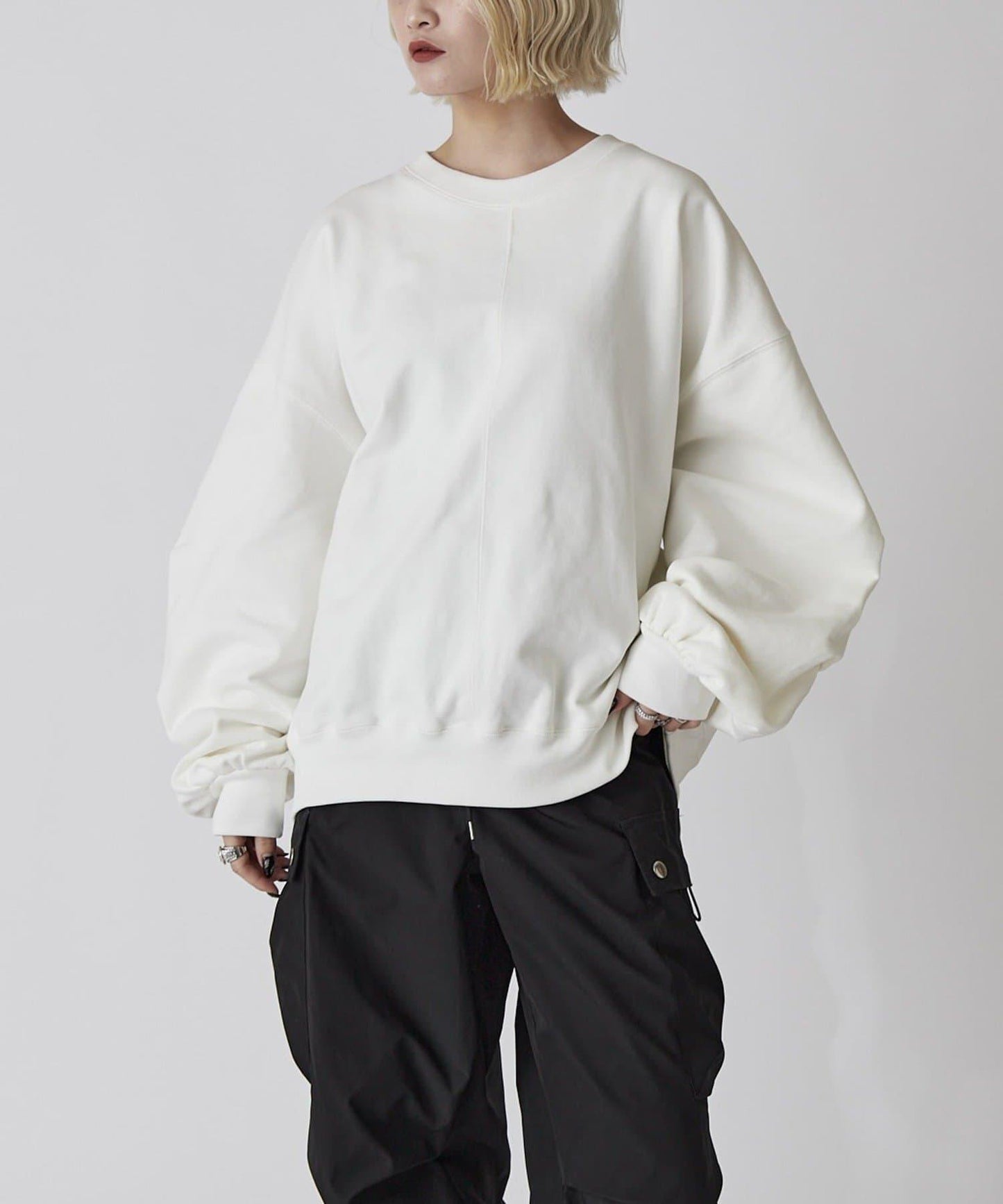 Neucon 蓬鬆褶袖短款衛衣