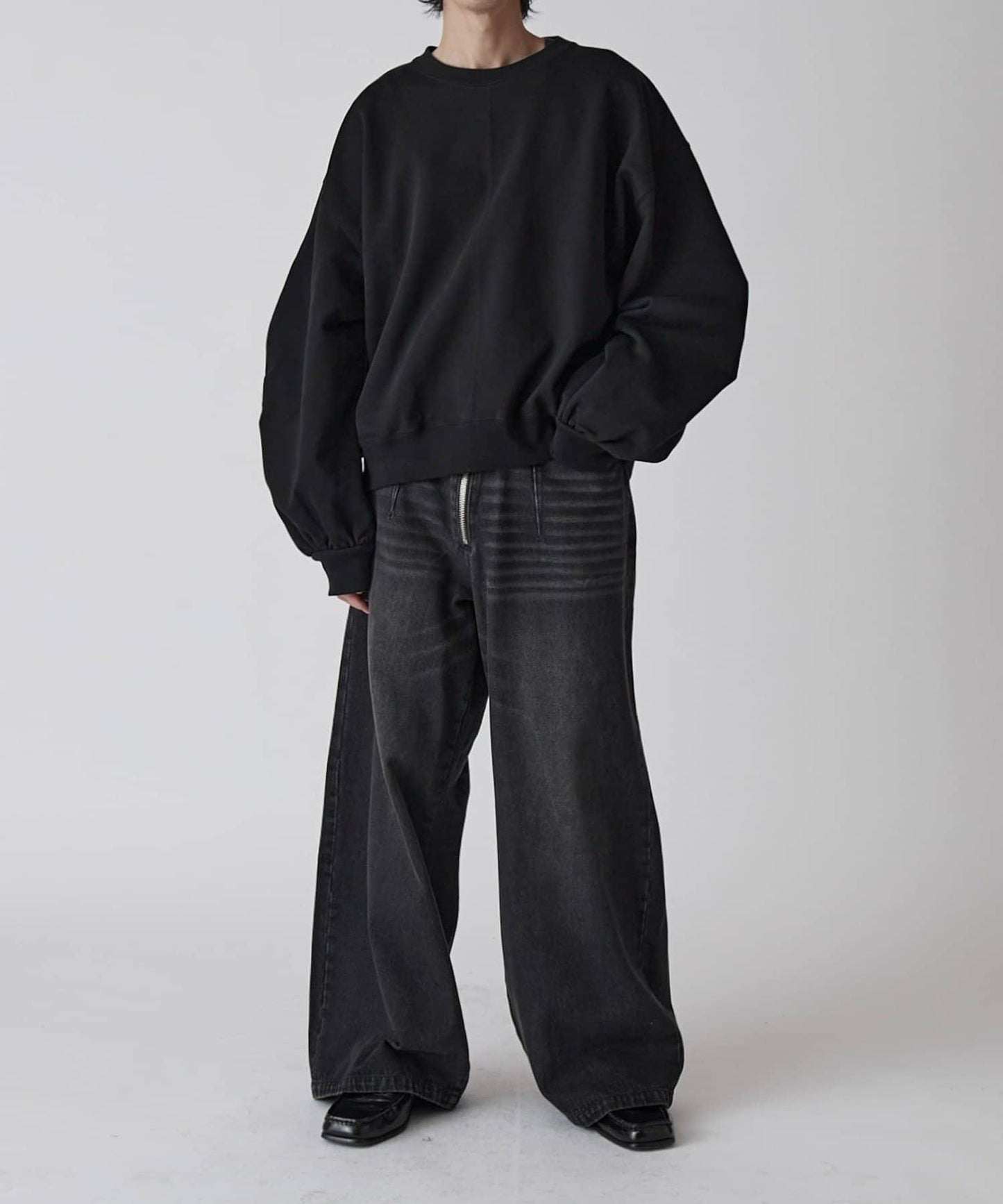 Neucon 寬鬆彎刀版型 水洗做舊牛仔 褲子（可成套搭配）