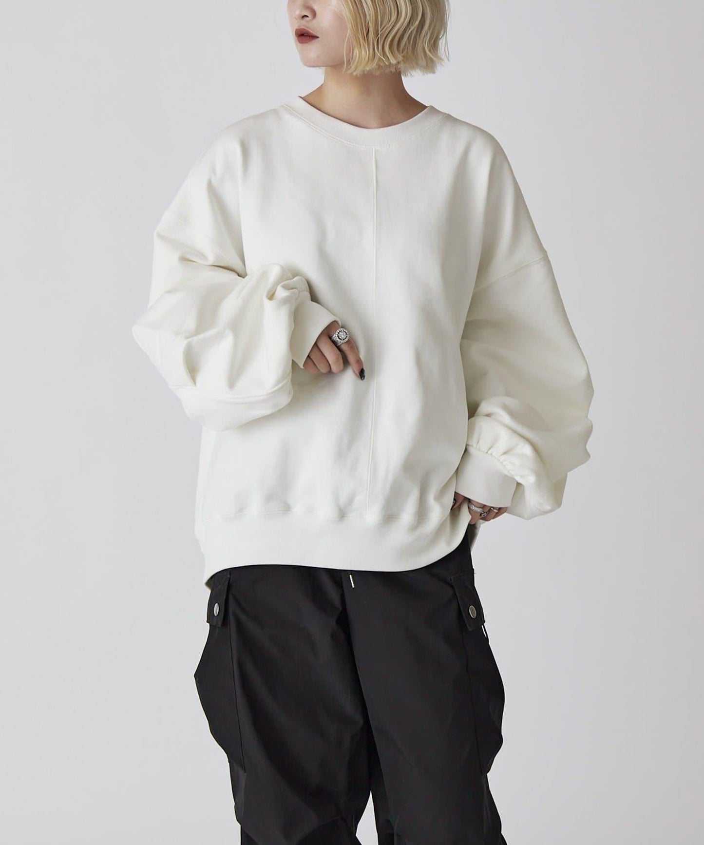 Neucon 蓬鬆褶袖短款衛衣